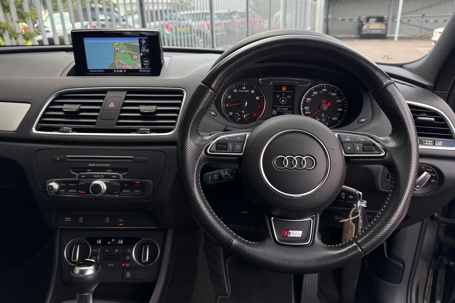 Audi Q3 thumbnail image number 31