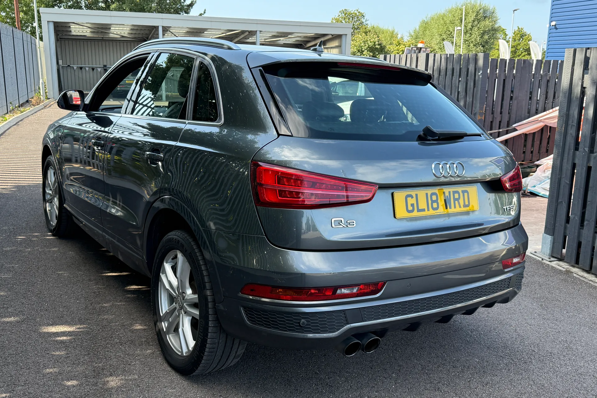 Audi Q3 thumbnail image number 17