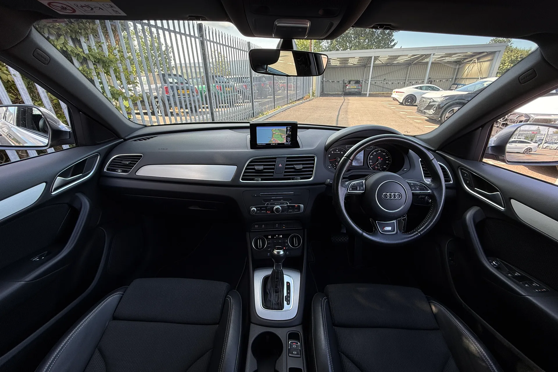 Audi Q3 thumbnail image number 3