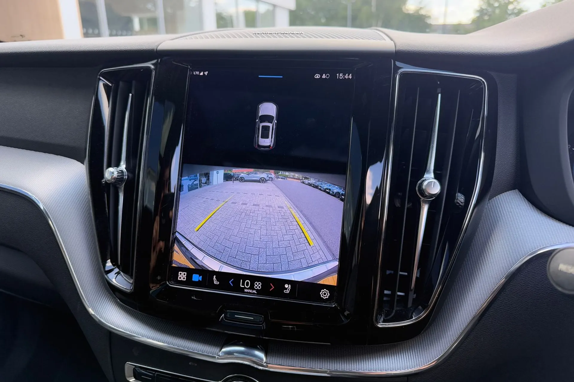 Volvo XC60 thumbnail image number 4