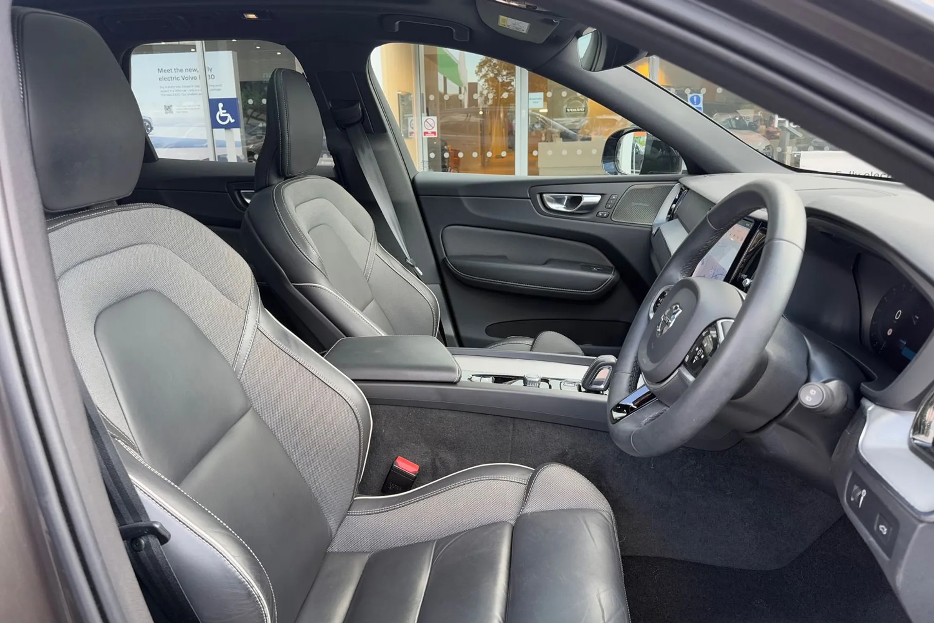 Volvo XC60 thumbnail image number 25