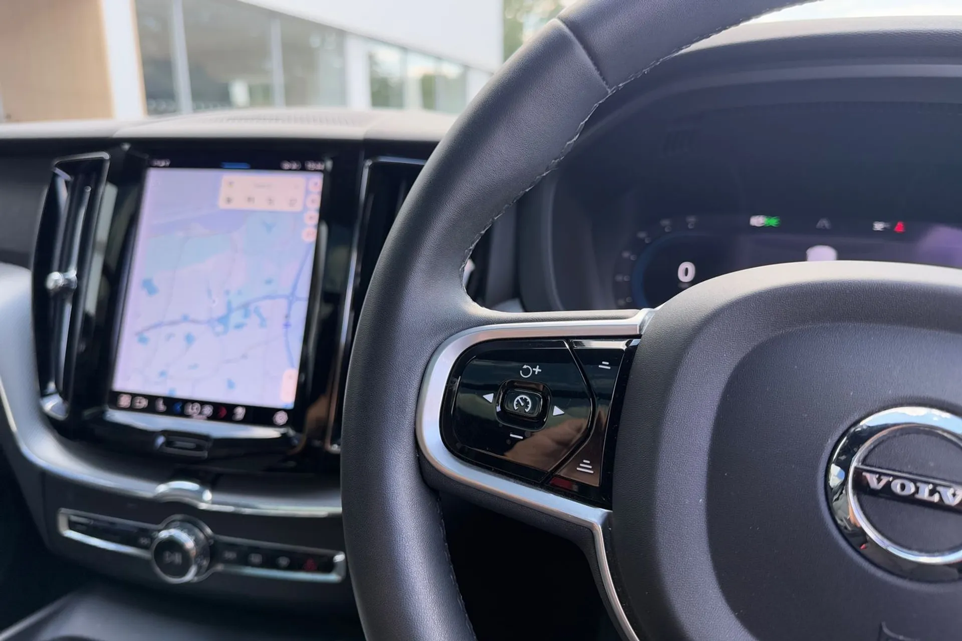 Volvo XC60 thumbnail image number 35