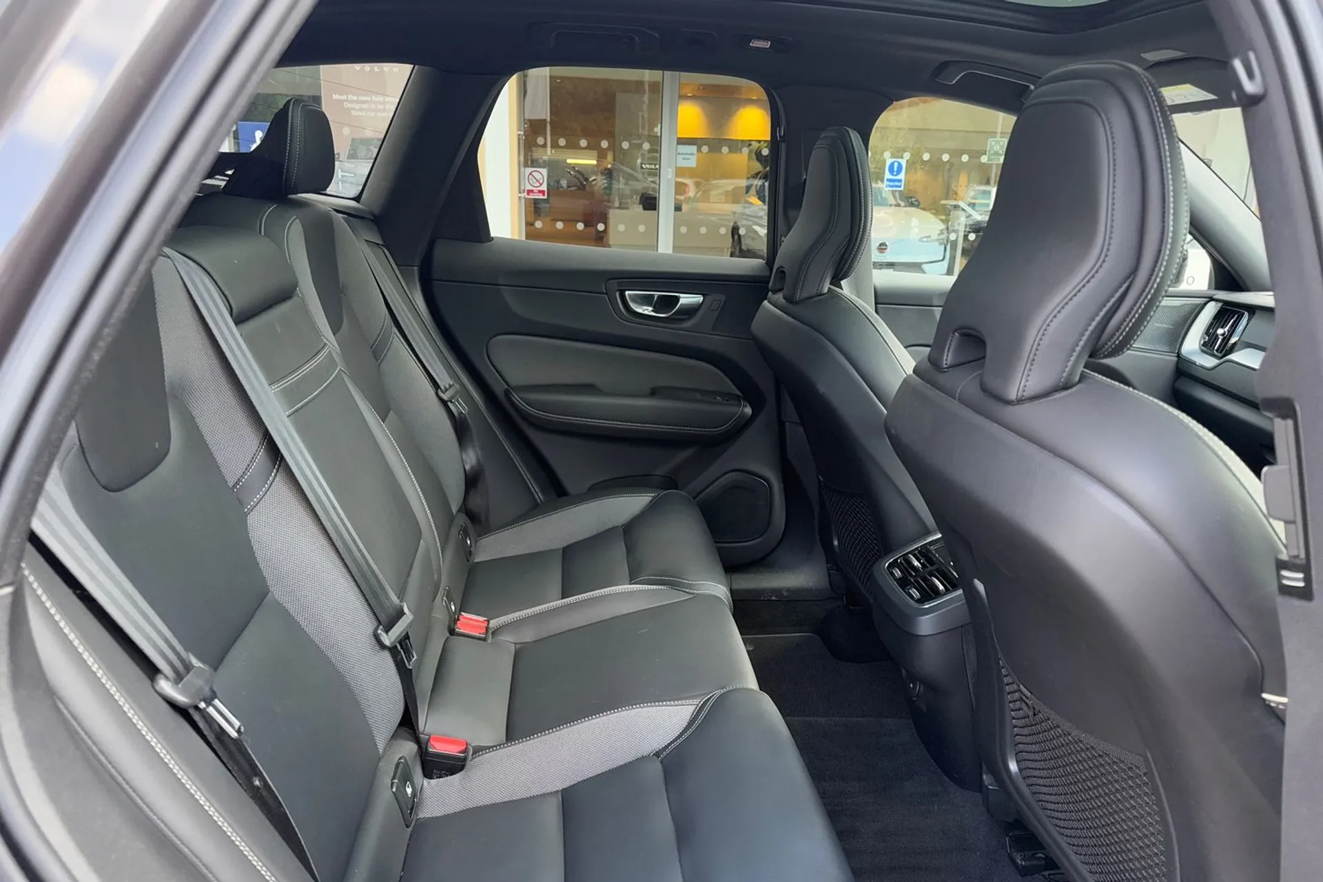 Volvo XC60 thumbnail image number 22