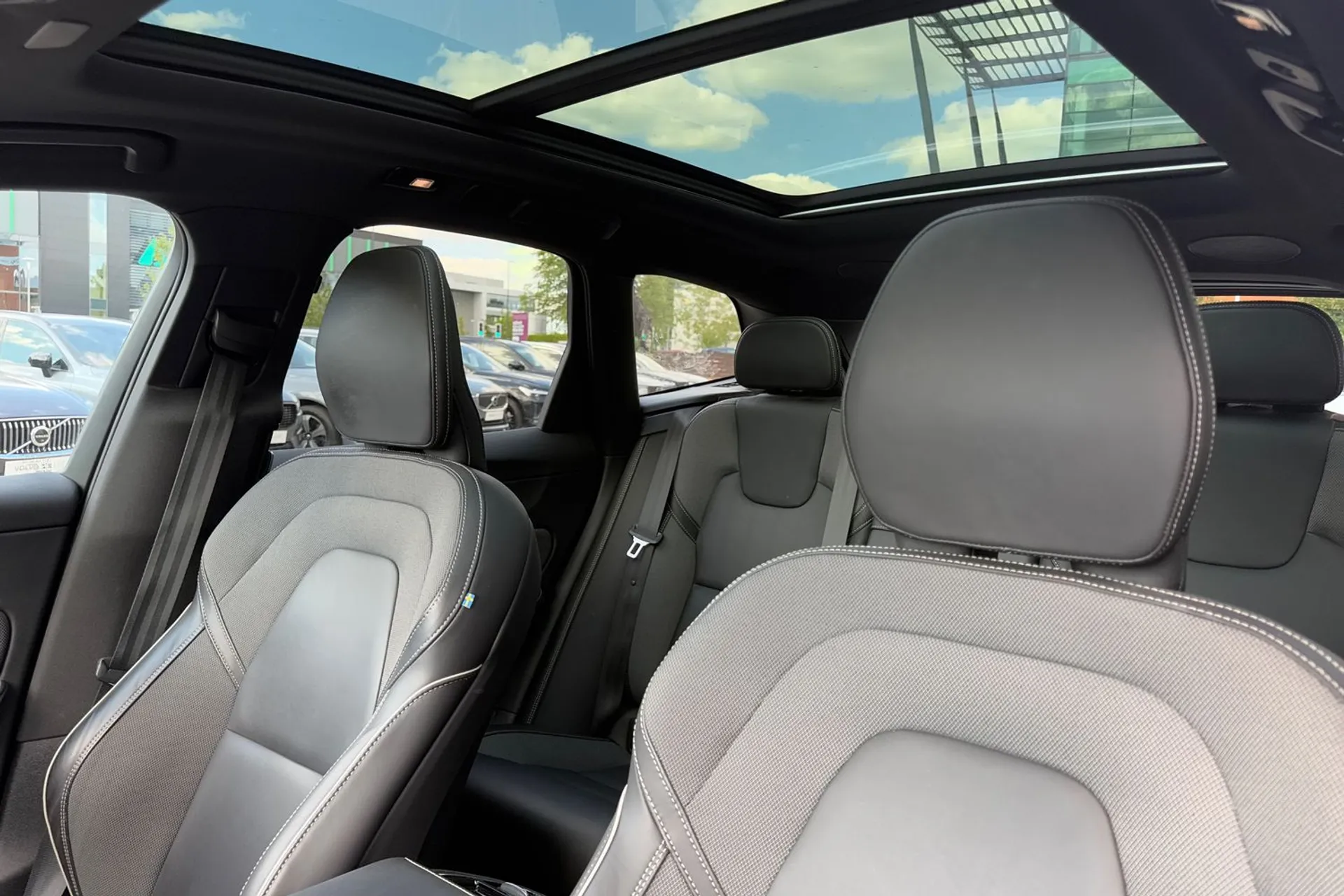 Volvo XC60 thumbnail image number 28