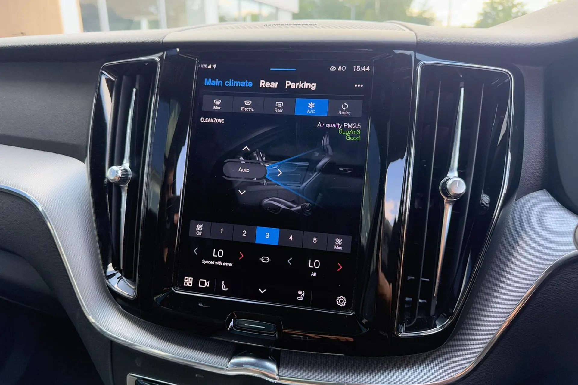 Volvo XC60 thumbnail image number 38