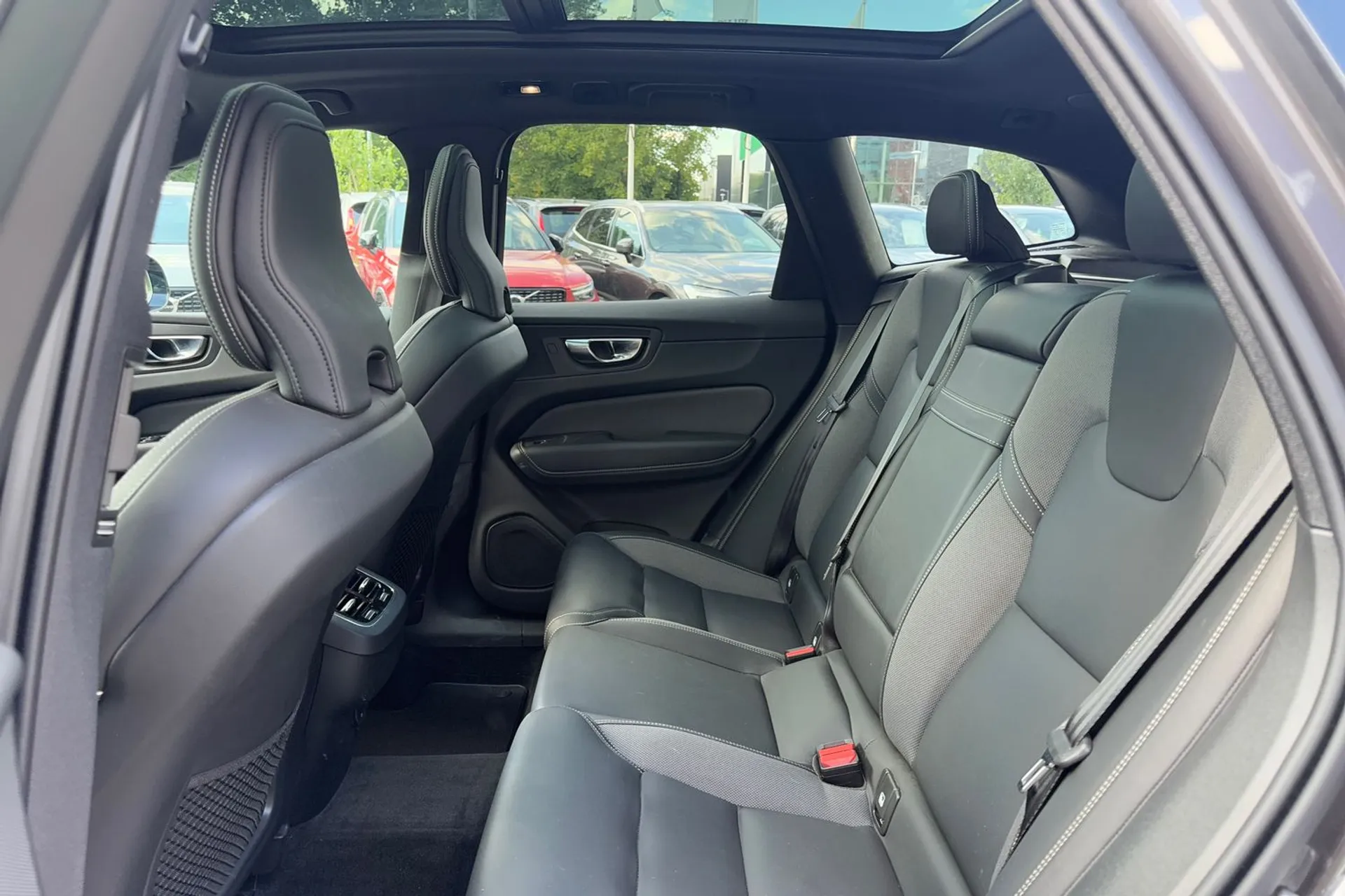 Volvo XC60 thumbnail image number 29