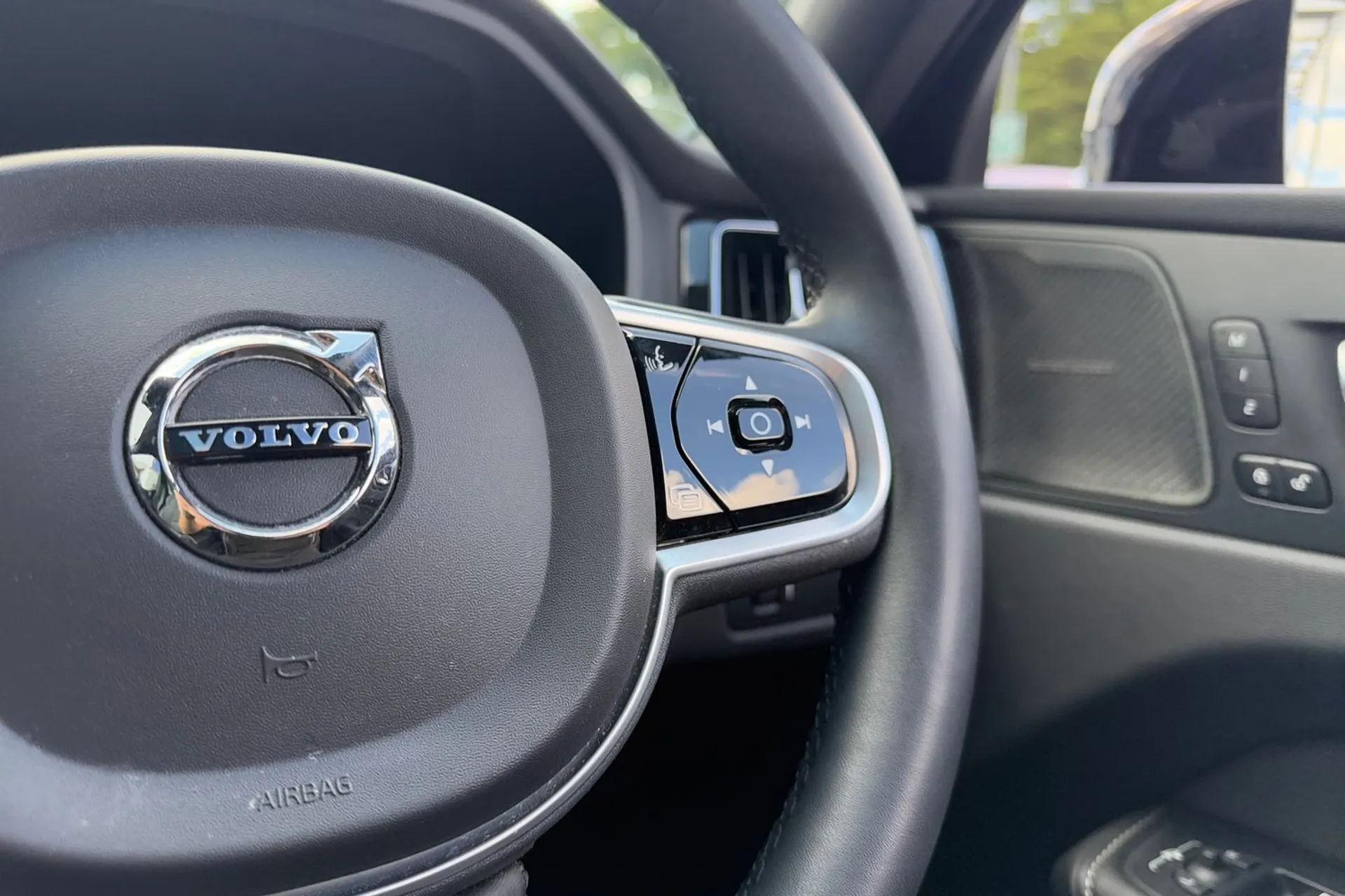 Volvo XC60 thumbnail image number 36