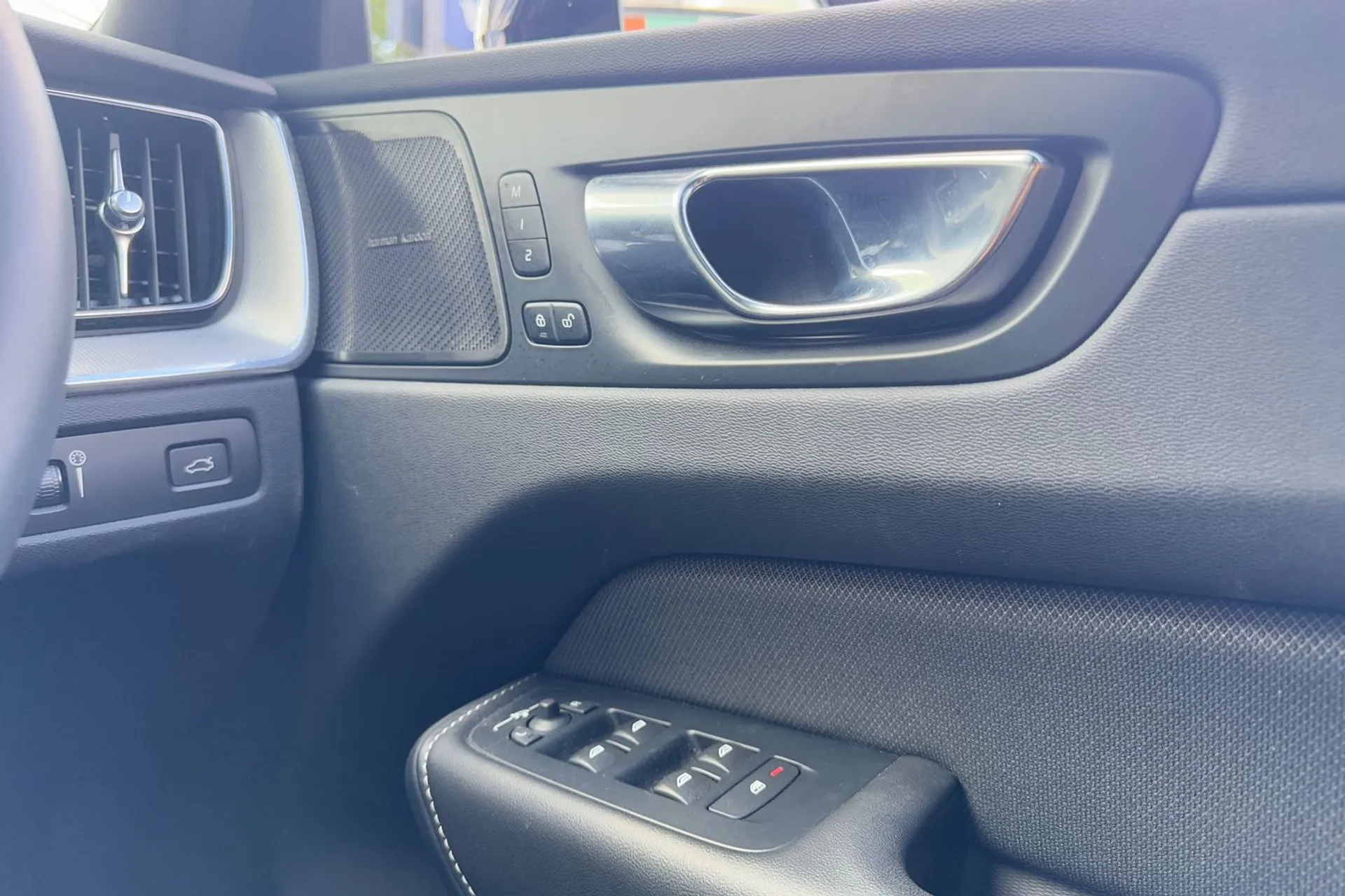 Volvo XC60 thumbnail image number 41