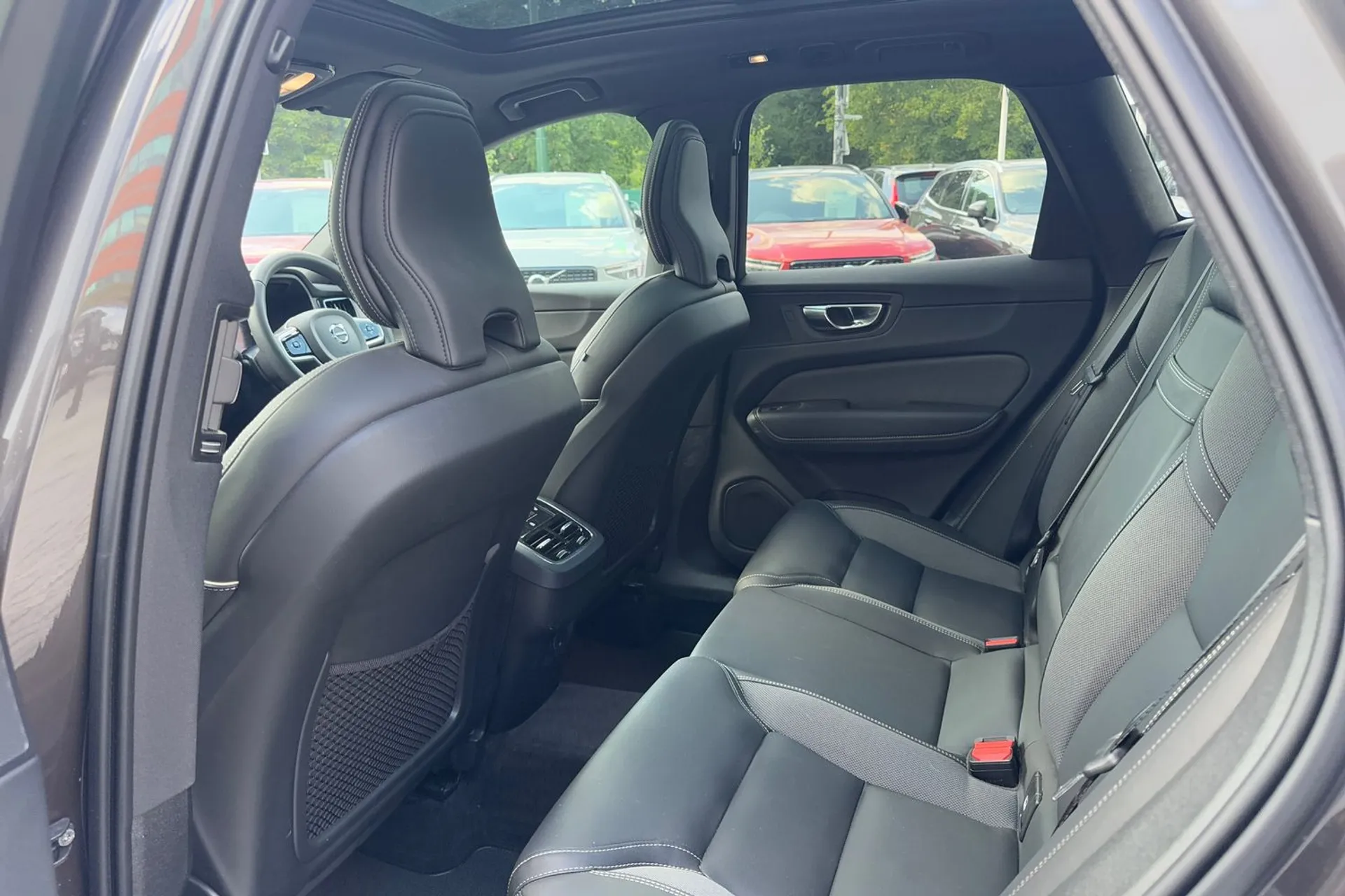 Volvo XC60 thumbnail image number 30