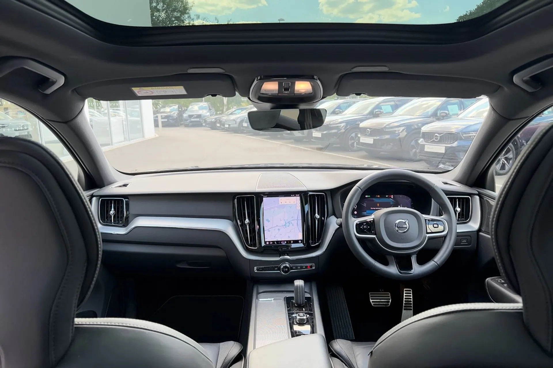 Volvo XC60 thumbnail image number 3