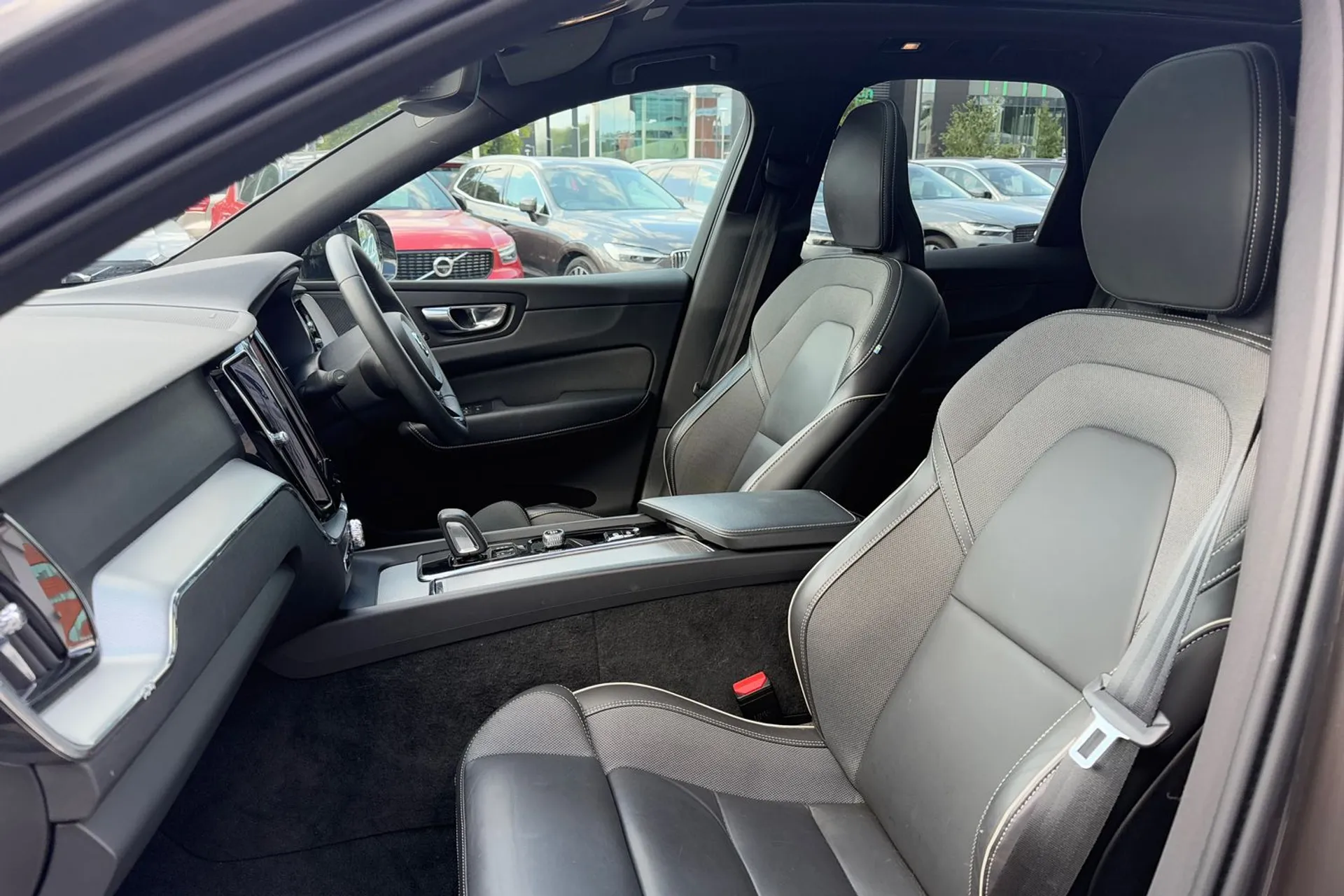 Volvo XC60 thumbnail image number 27