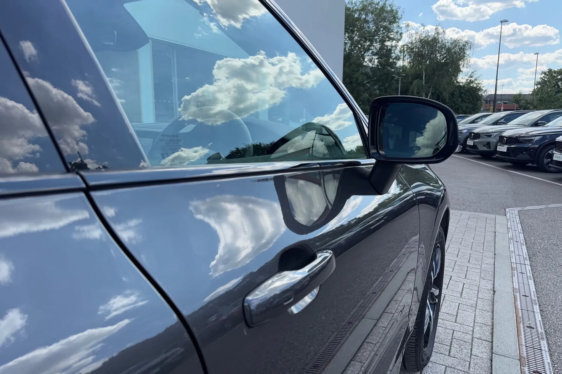 Volvo XC60 thumbnail image number 16