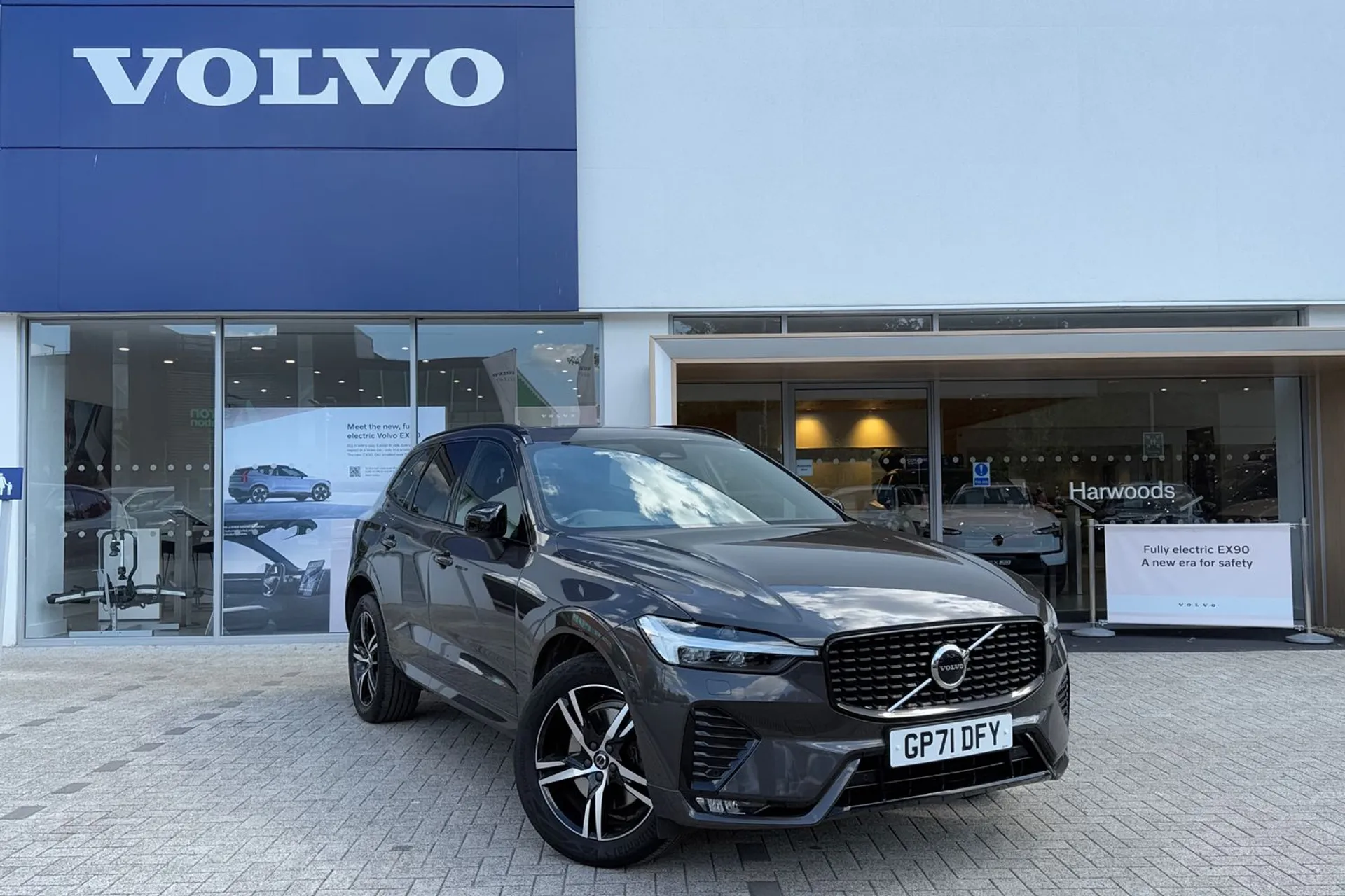 Volvo XC60 focused image