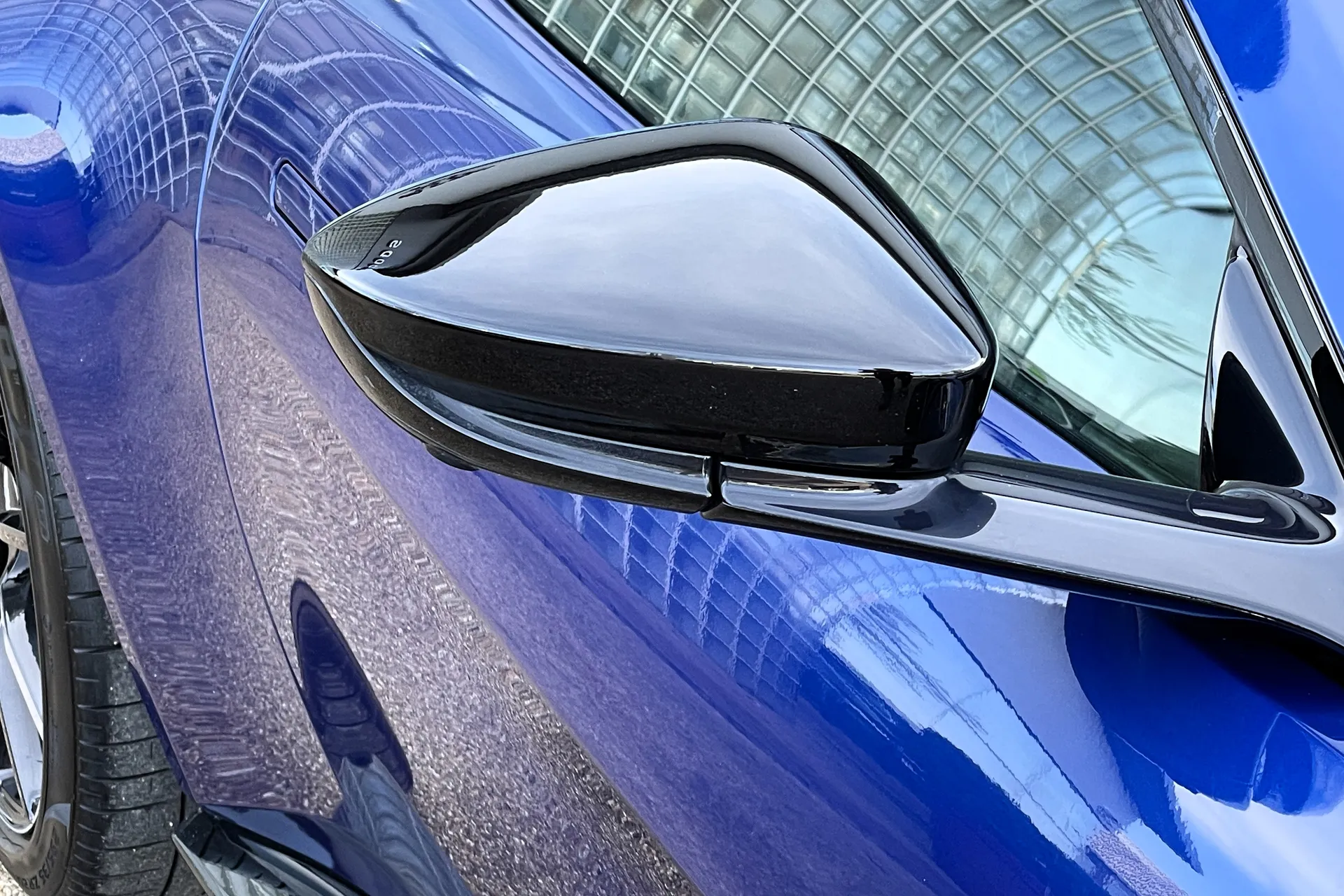 Aston Martin Vantage thumbnail image number 8