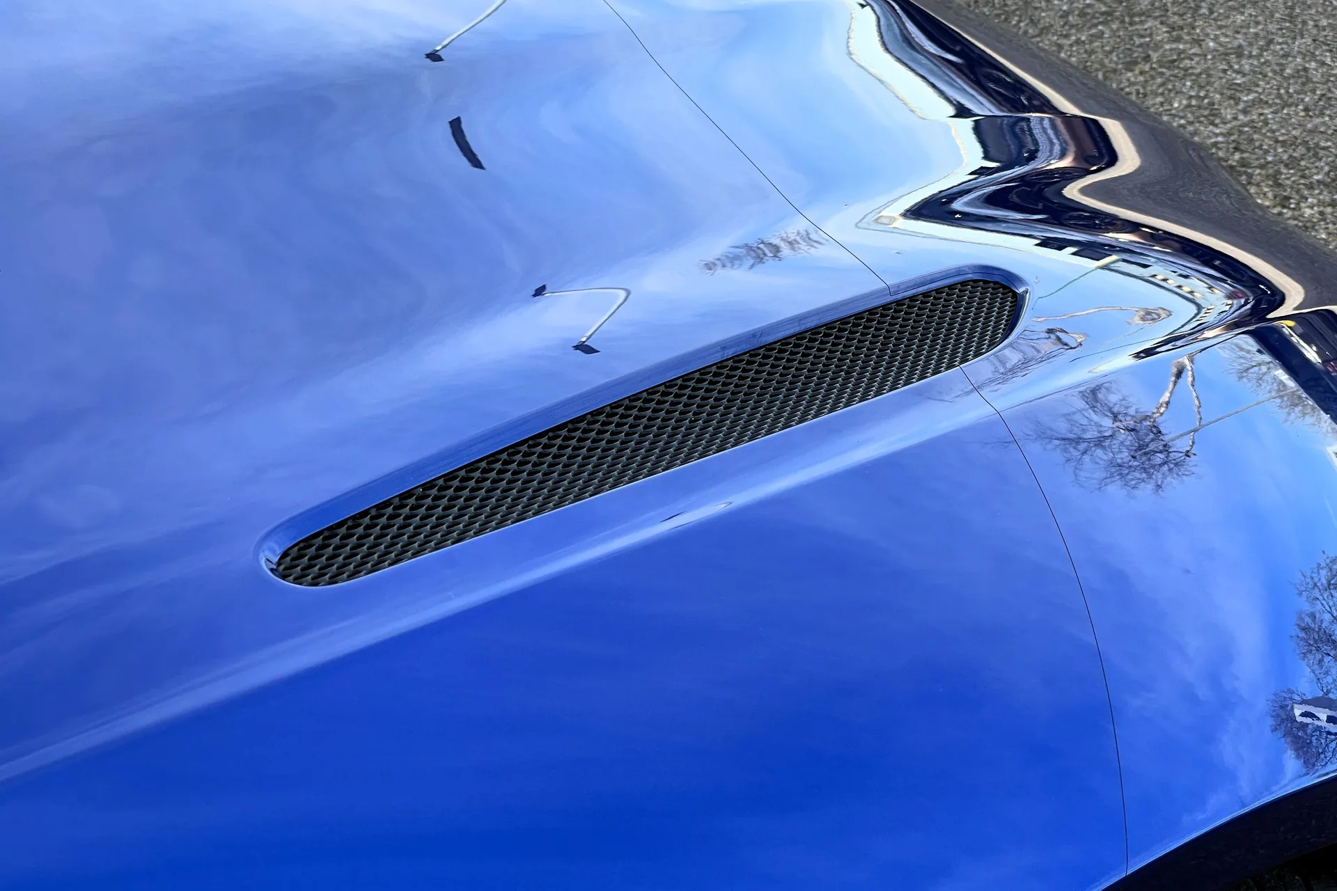 Aston Martin Vantage thumbnail image number 16