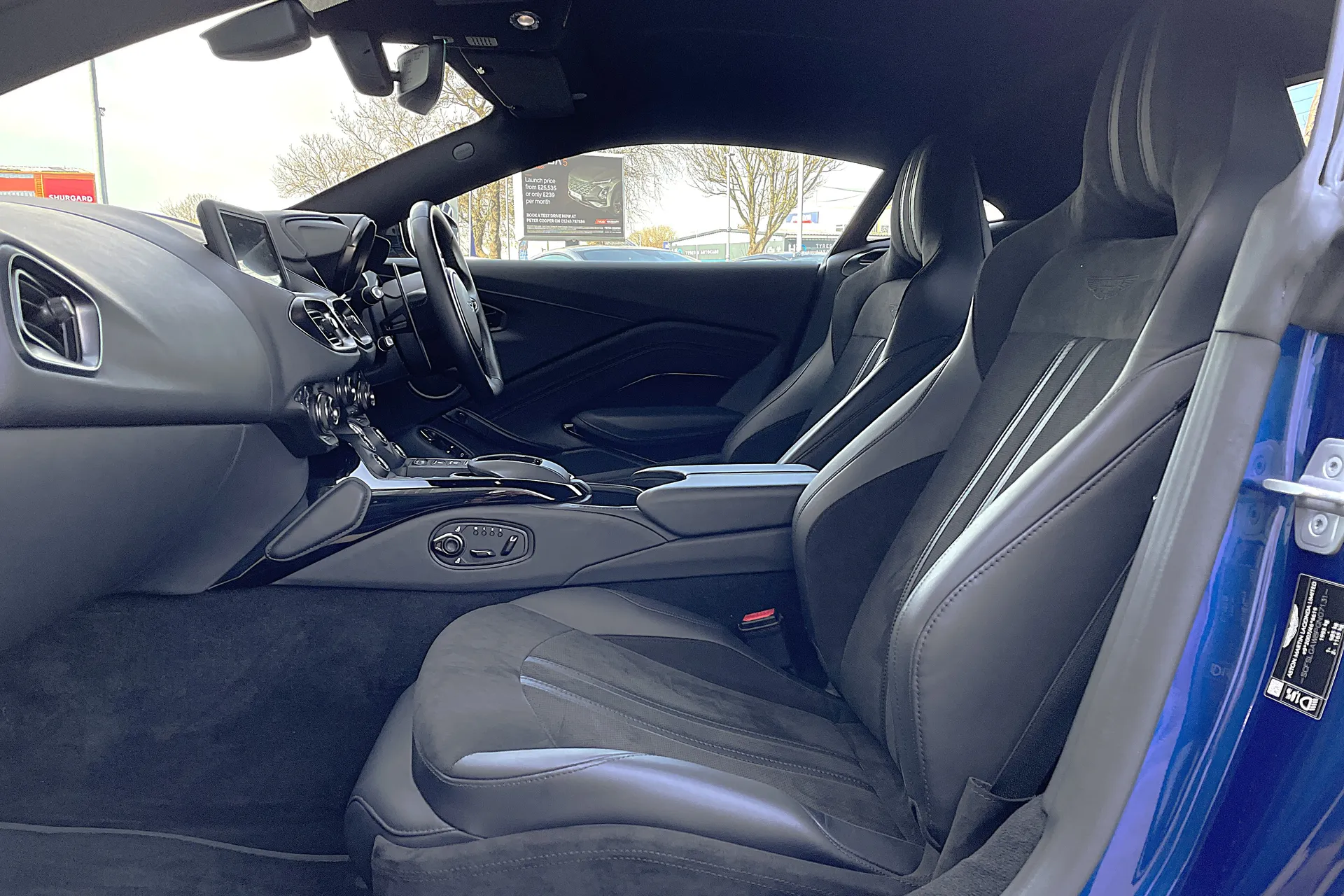 Aston Martin Vantage thumbnail image number 34