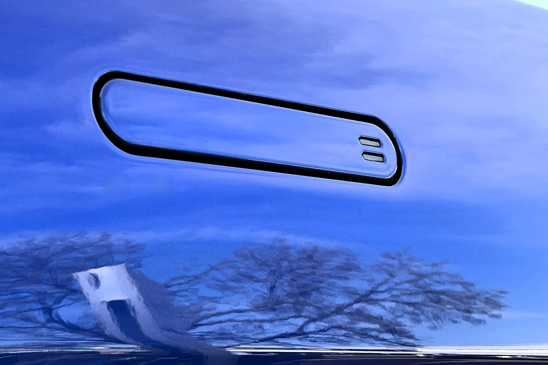 Aston Martin Vantage thumbnail image number 10