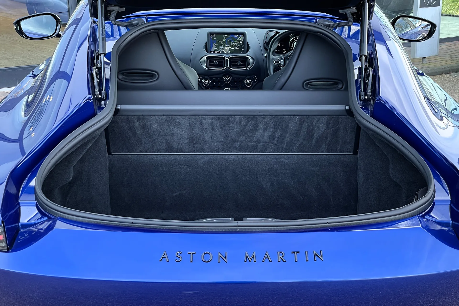 Aston Martin Vantage thumbnail image number 21