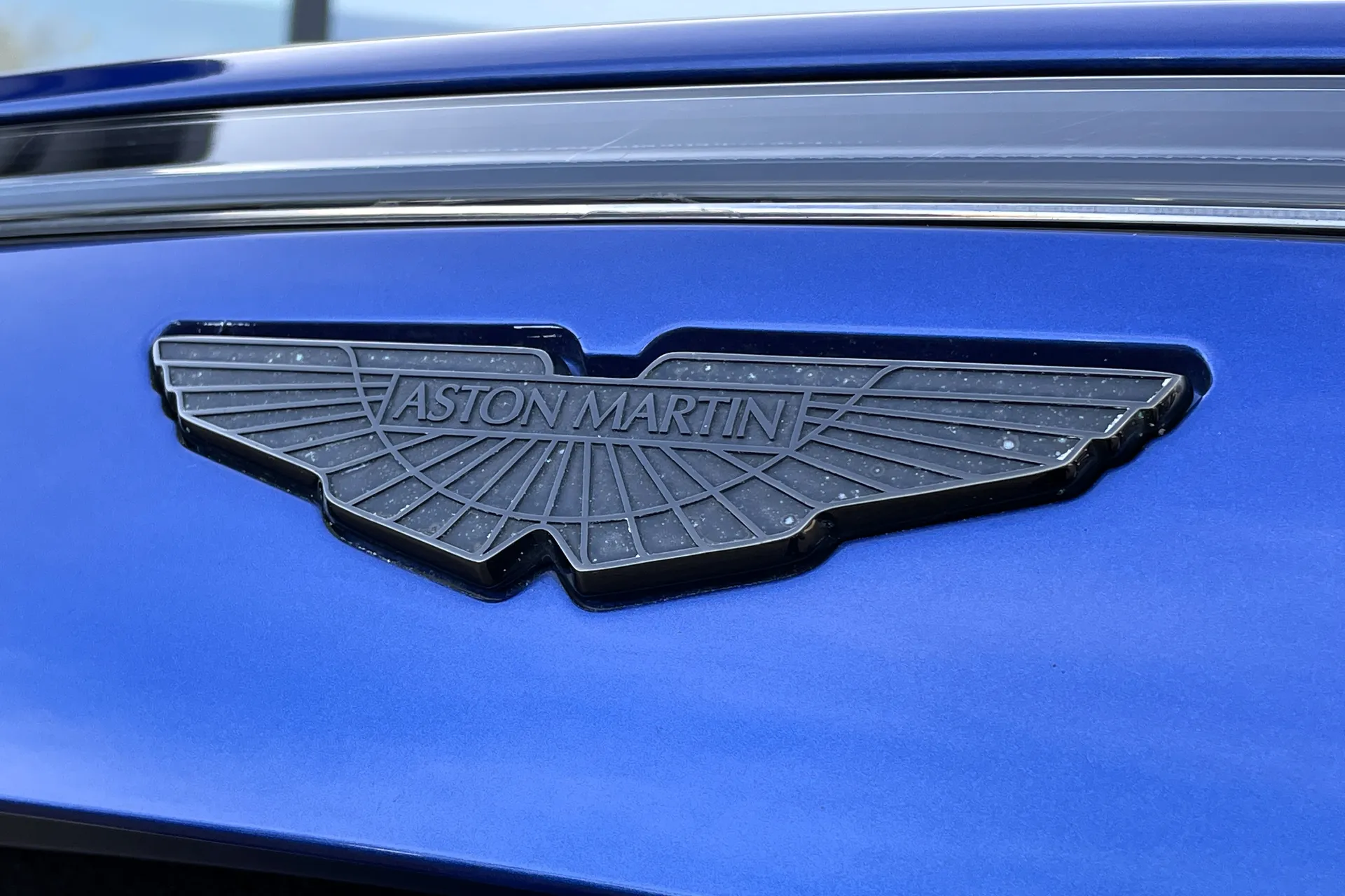 Aston Martin Vantage thumbnail image number 24