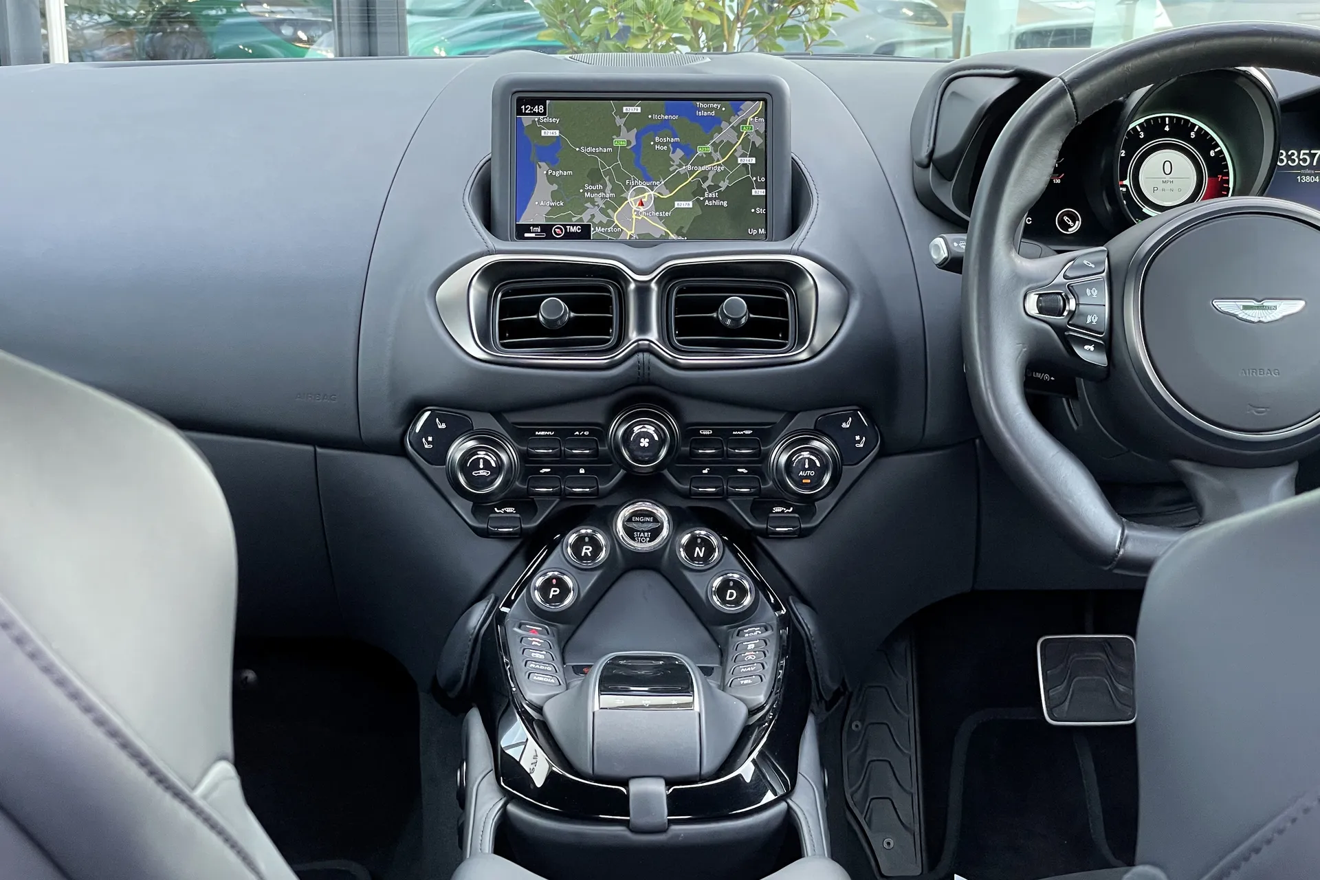 Aston Martin Vantage thumbnail image number 25