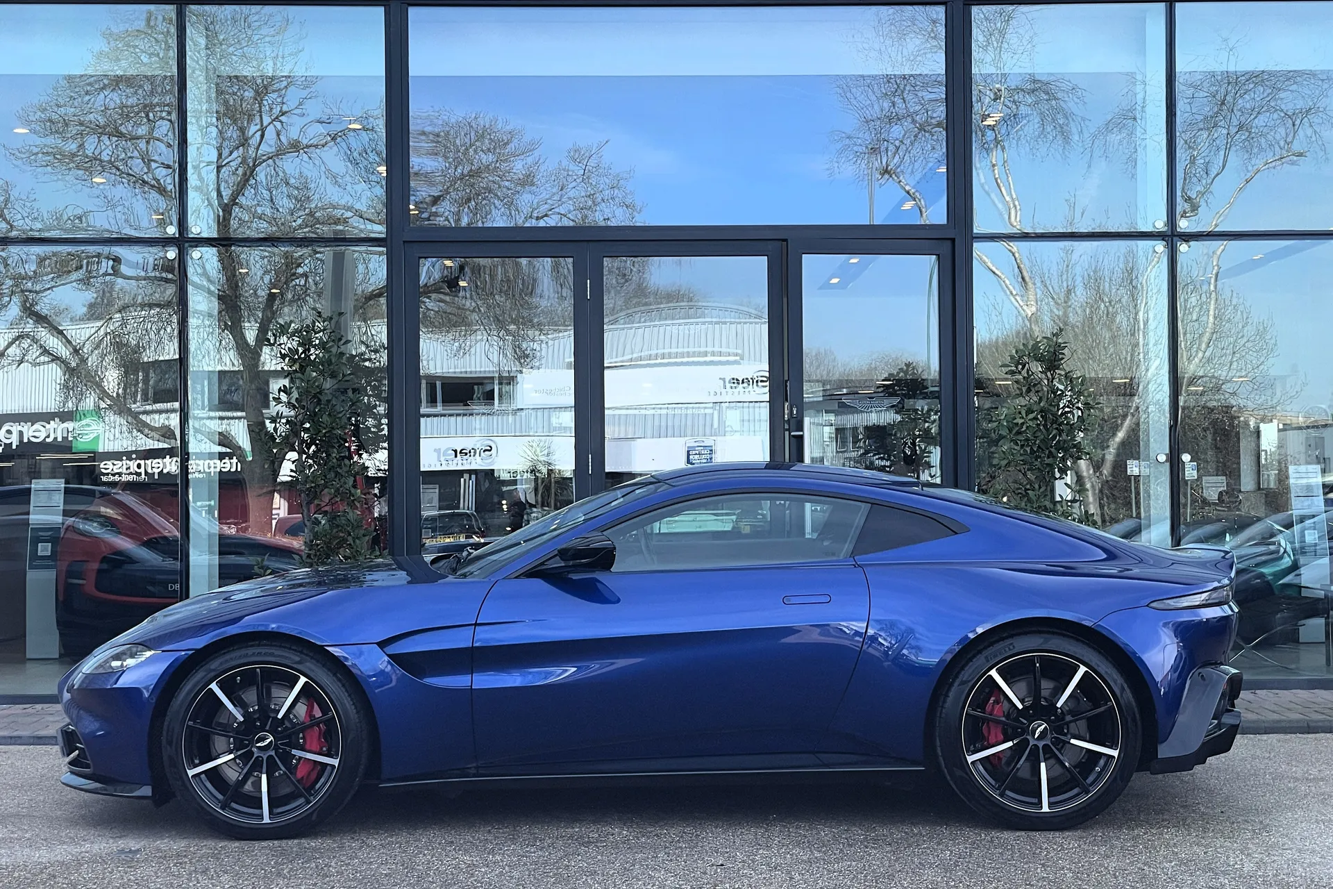 Aston Martin Vantage thumbnail image number 52