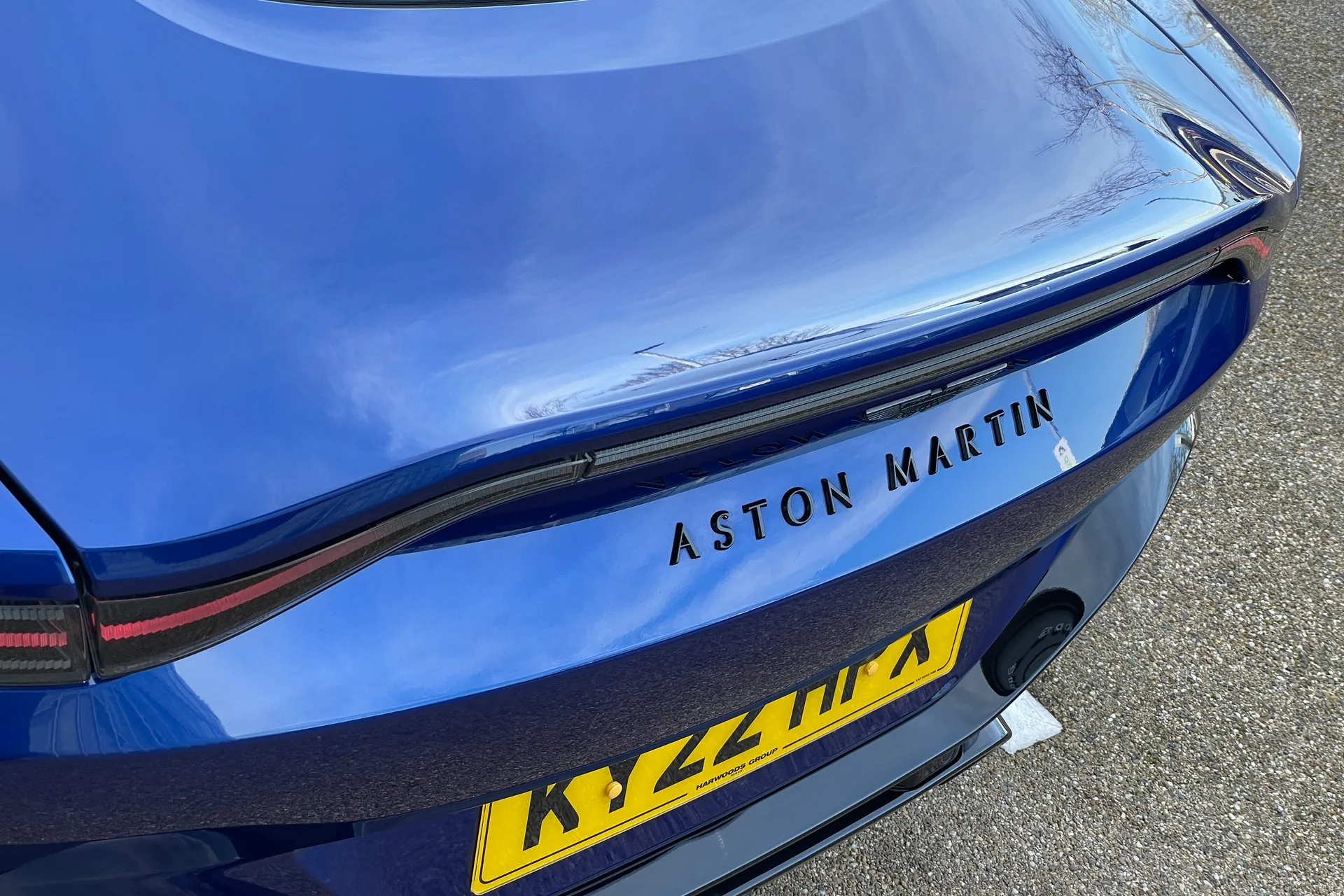 Aston Martin Vantage thumbnail image number 13