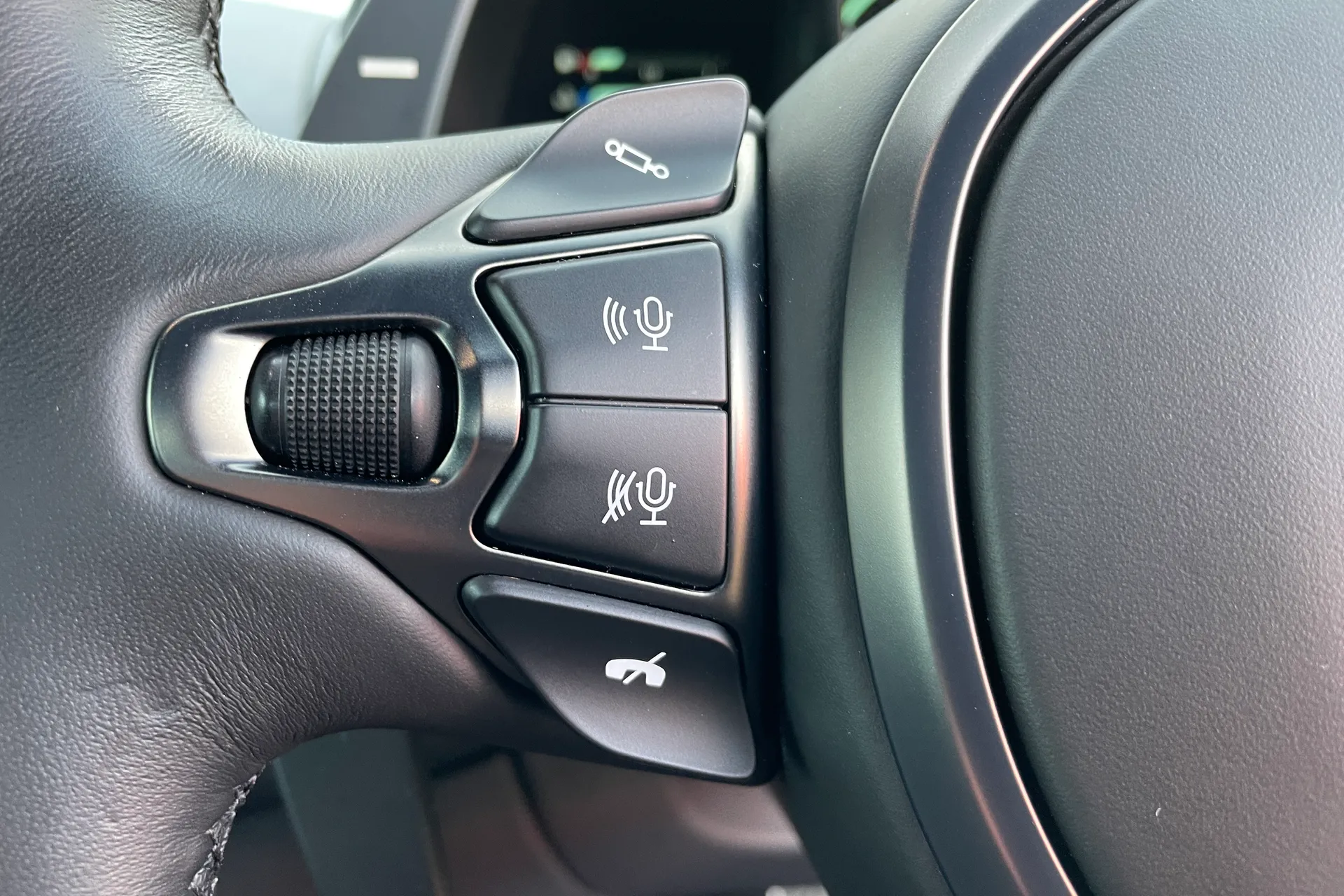 Aston Martin Vantage thumbnail image number 41
