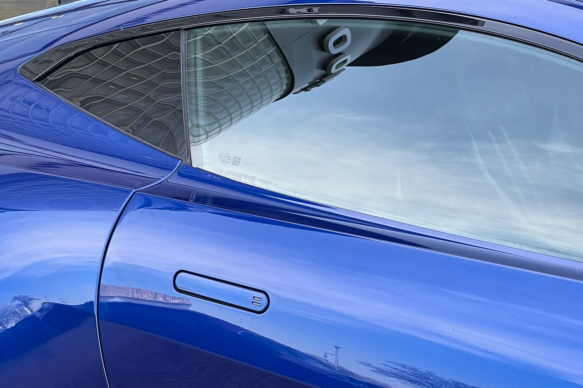 Aston Martin Vantage thumbnail image number 9