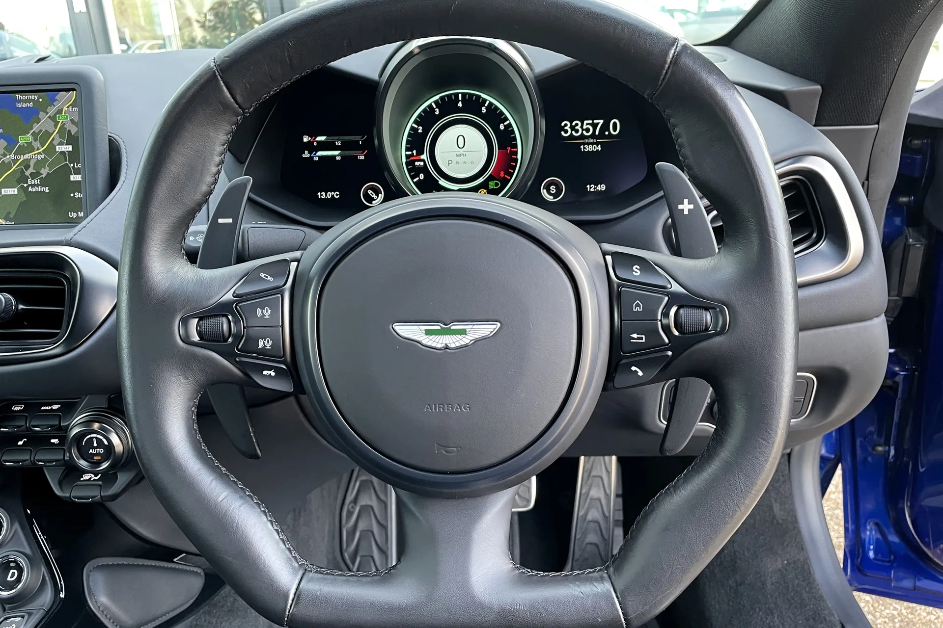 Aston Martin Vantage thumbnail image number 27