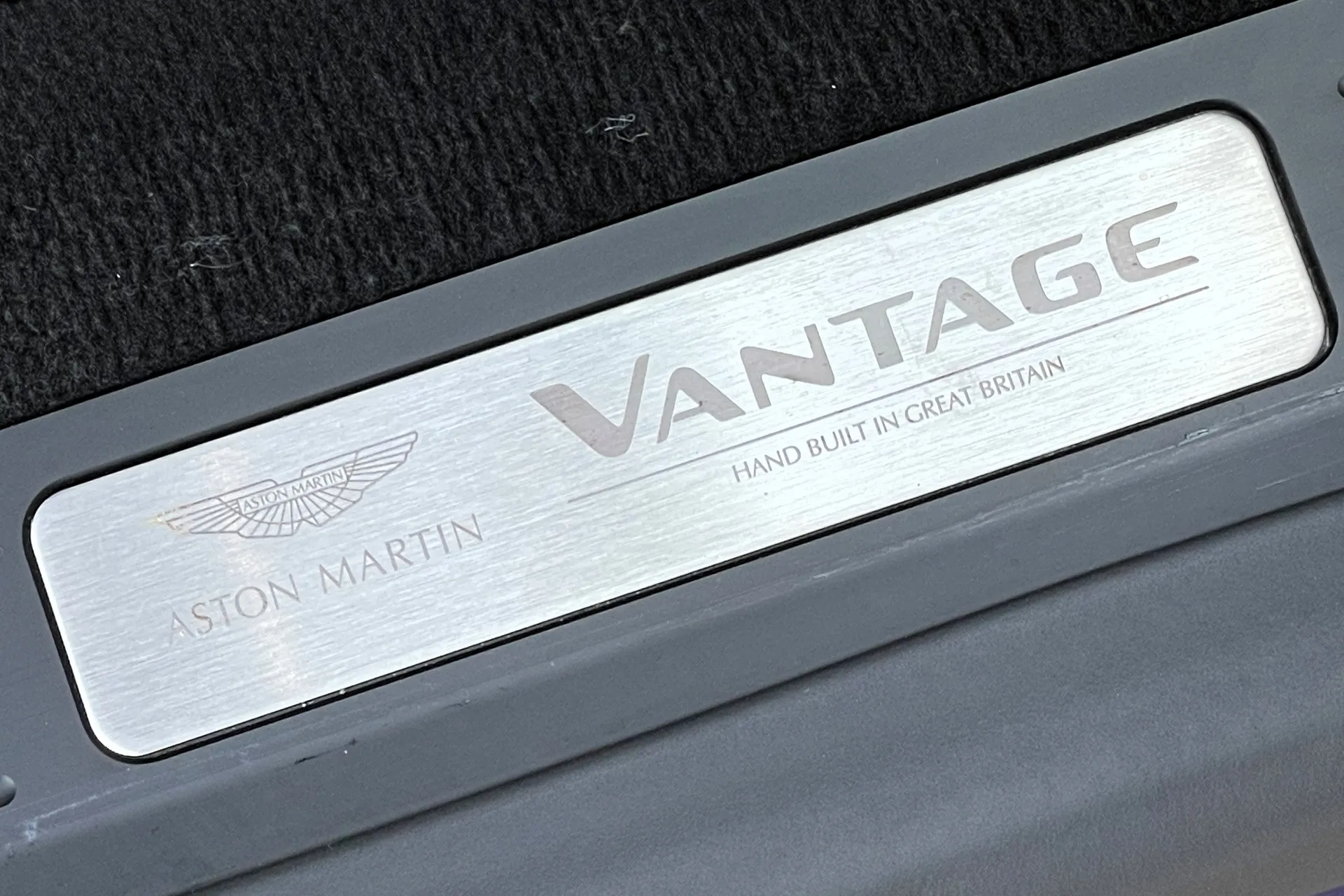 Aston Martin Vantage thumbnail image number 32