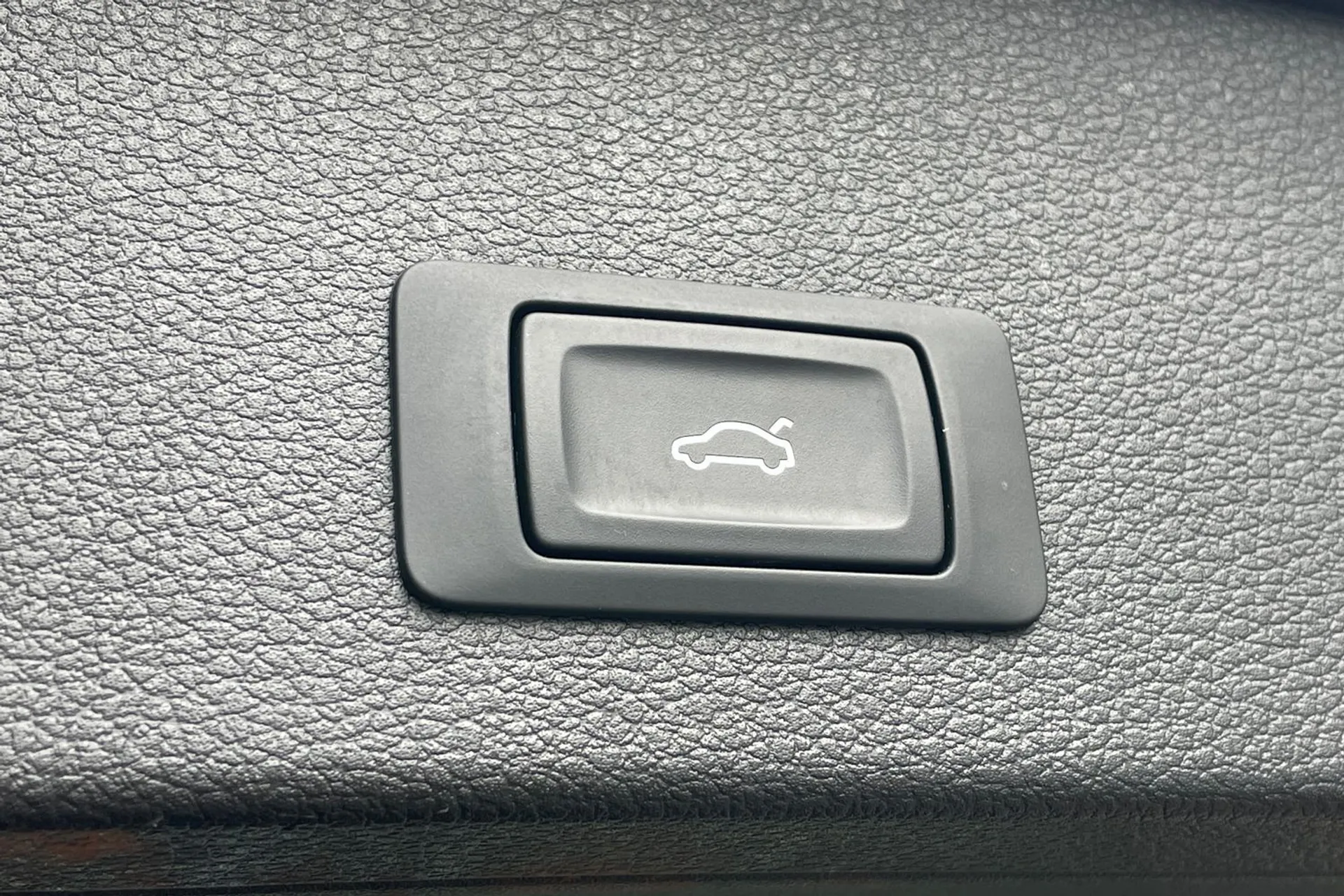 Audi Q2 thumbnail image number 19