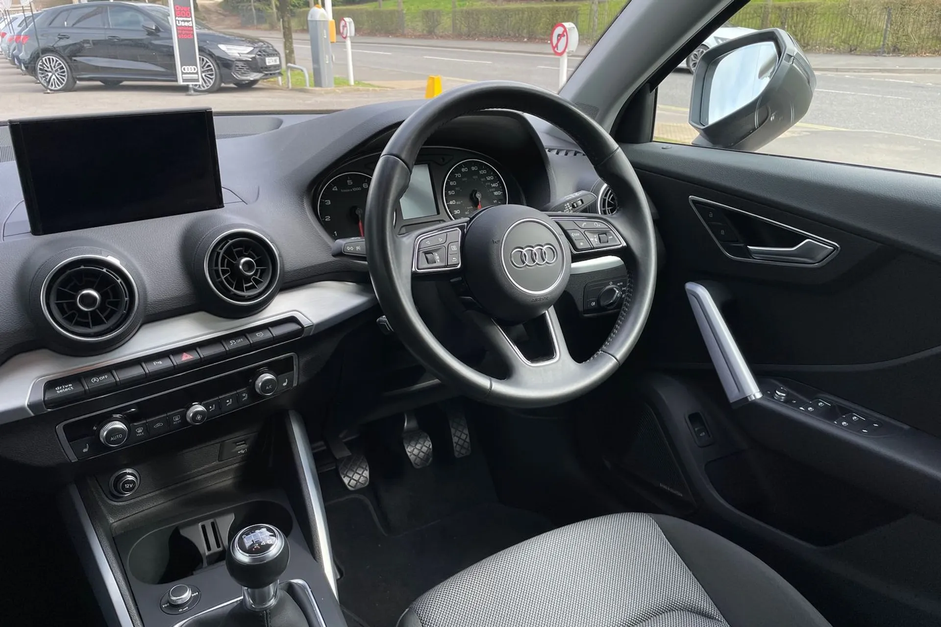 Audi Q2 thumbnail image number 32