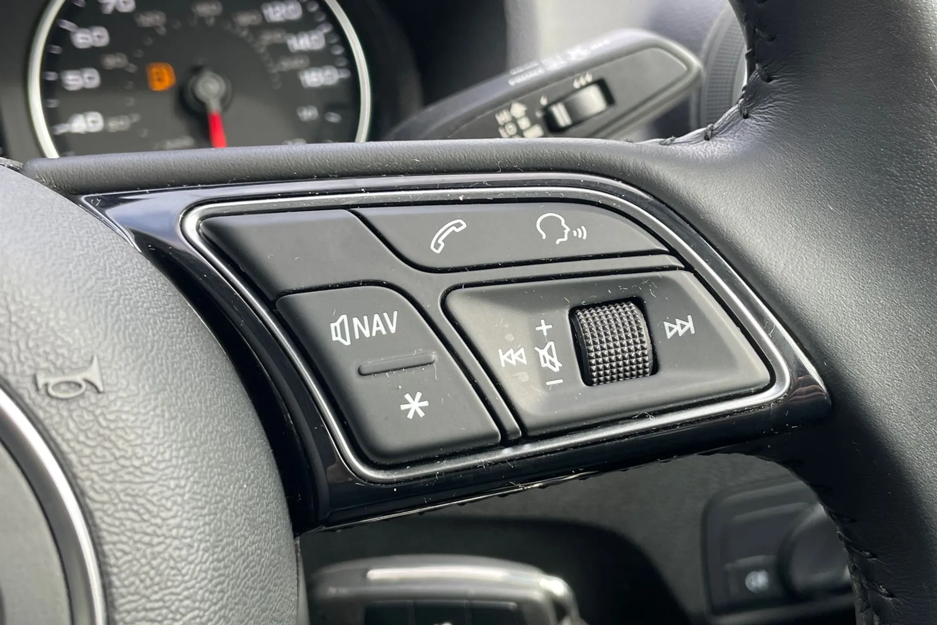 Audi Q2 thumbnail image number 36