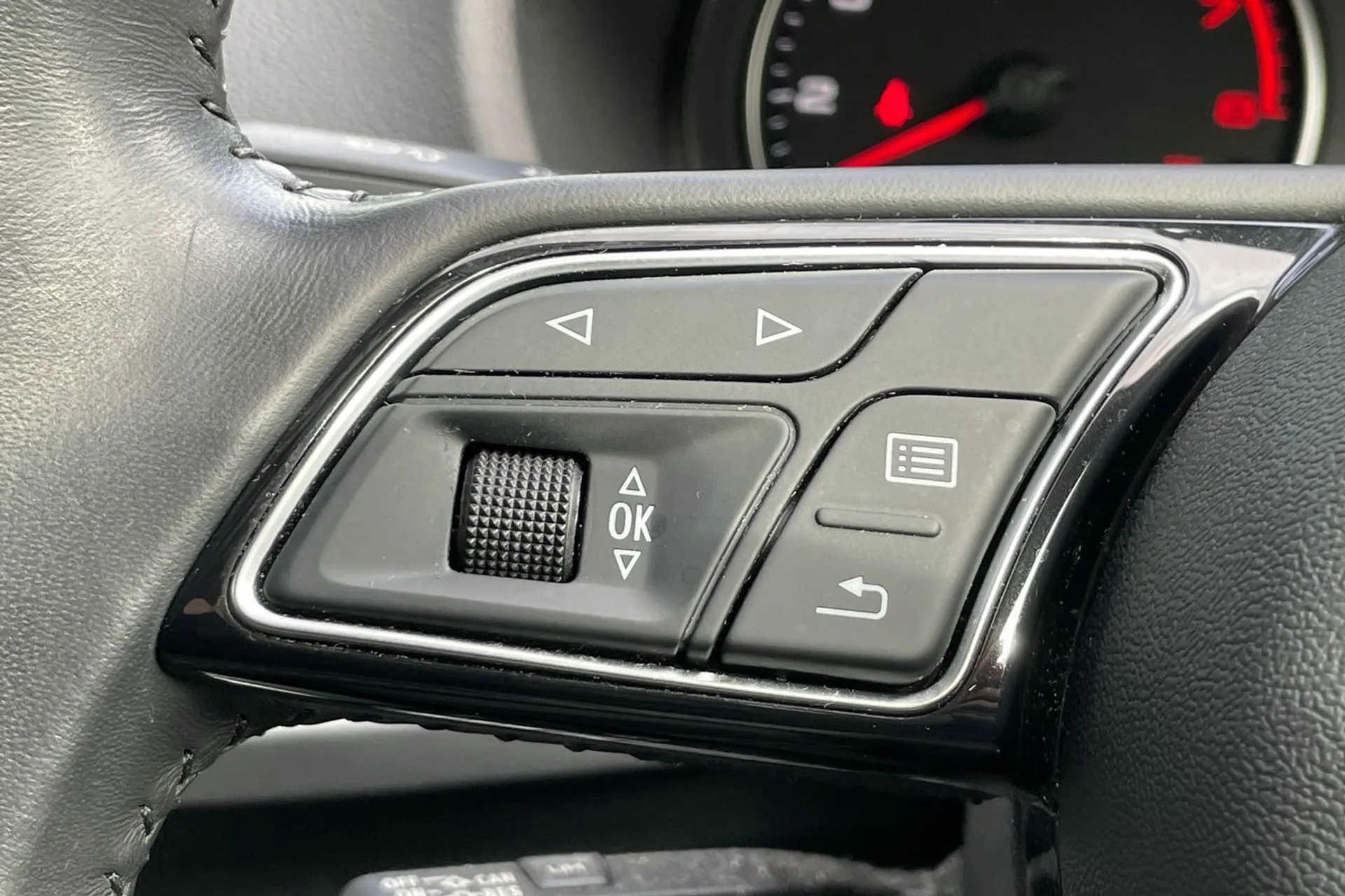 Audi Q2 thumbnail image number 35