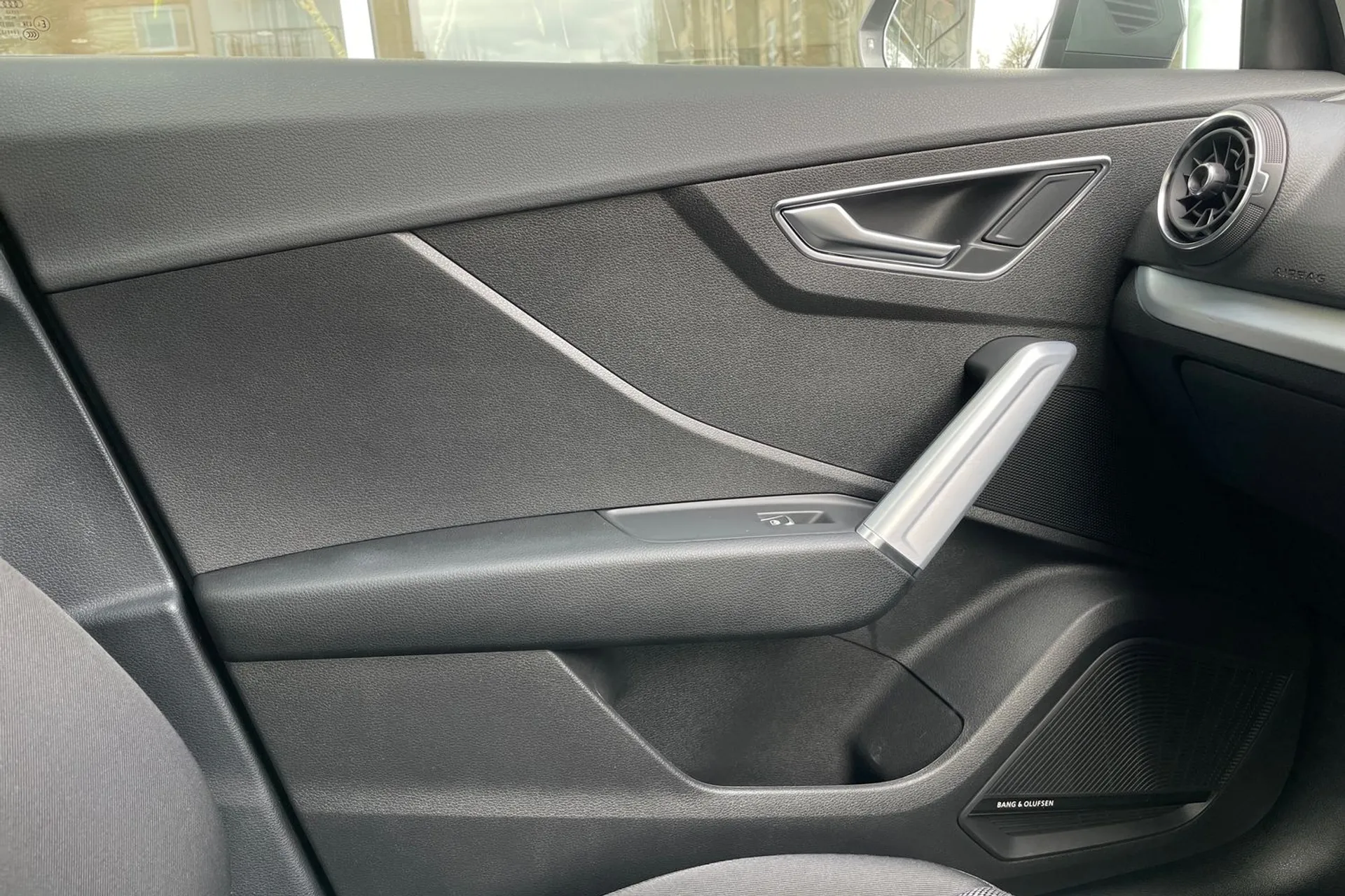 Audi Q2 thumbnail image number 39