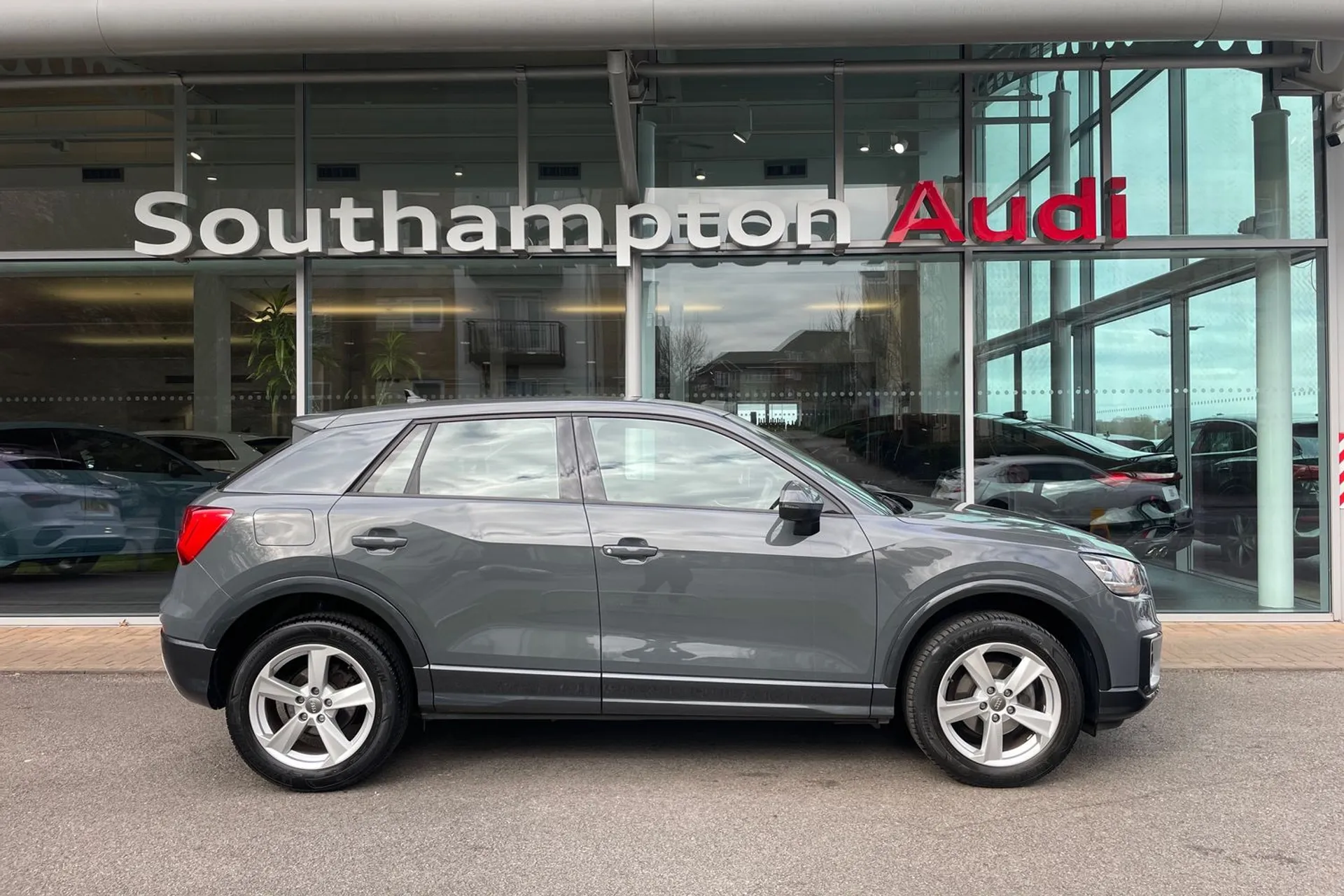 Audi Q2 thumbnail image number 2