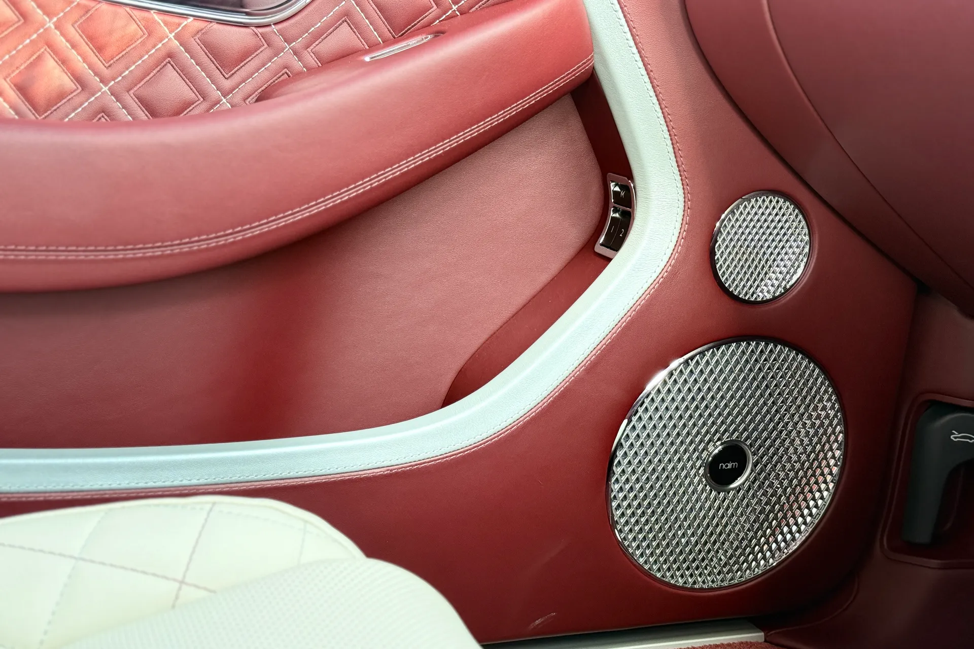 Bentley CONTINENTAL GTC thumbnail image number 37