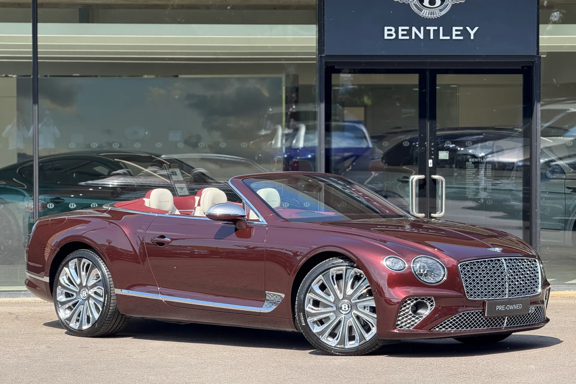 Bentley CONTINENTAL GTC focused image