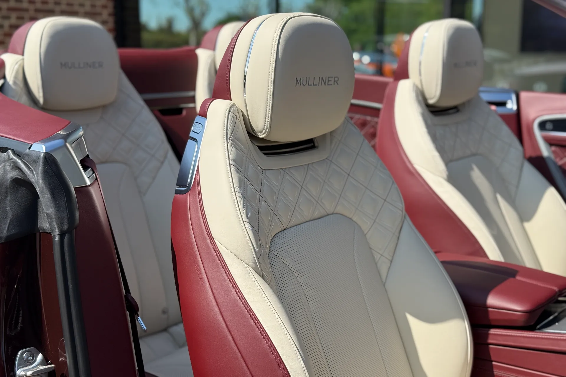 Bentley CONTINENTAL GTC thumbnail image number 14