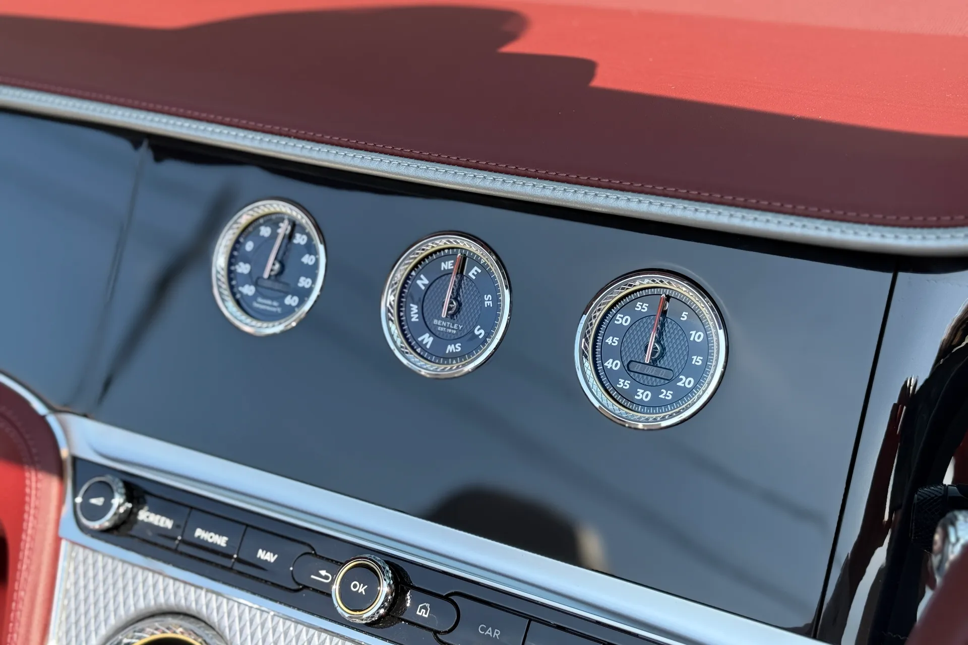 Bentley CONTINENTAL GTC thumbnail image number 25