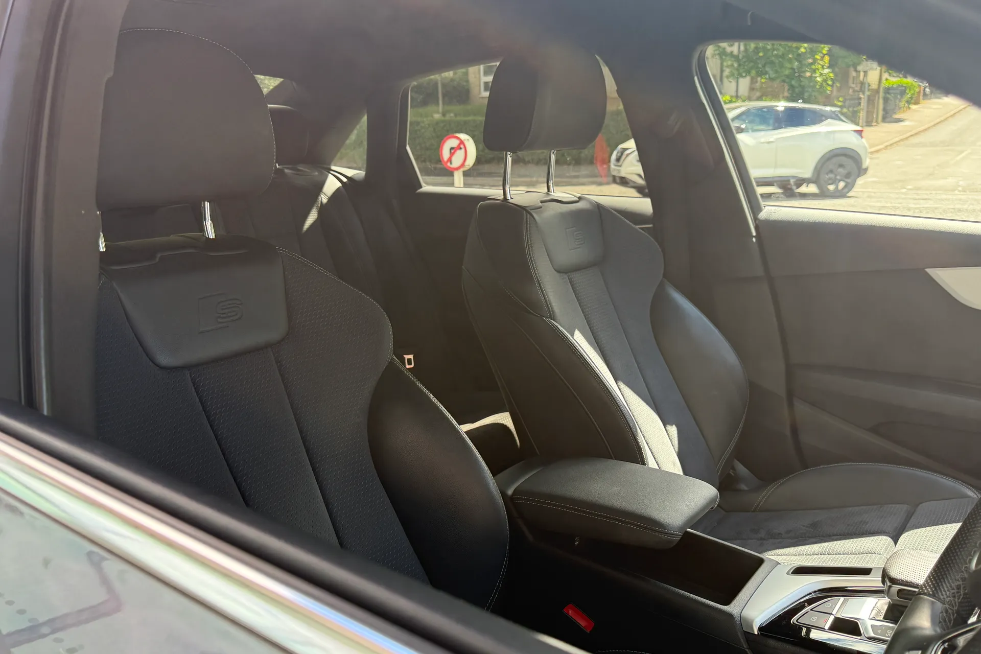 Audi A4 thumbnail image number 37
