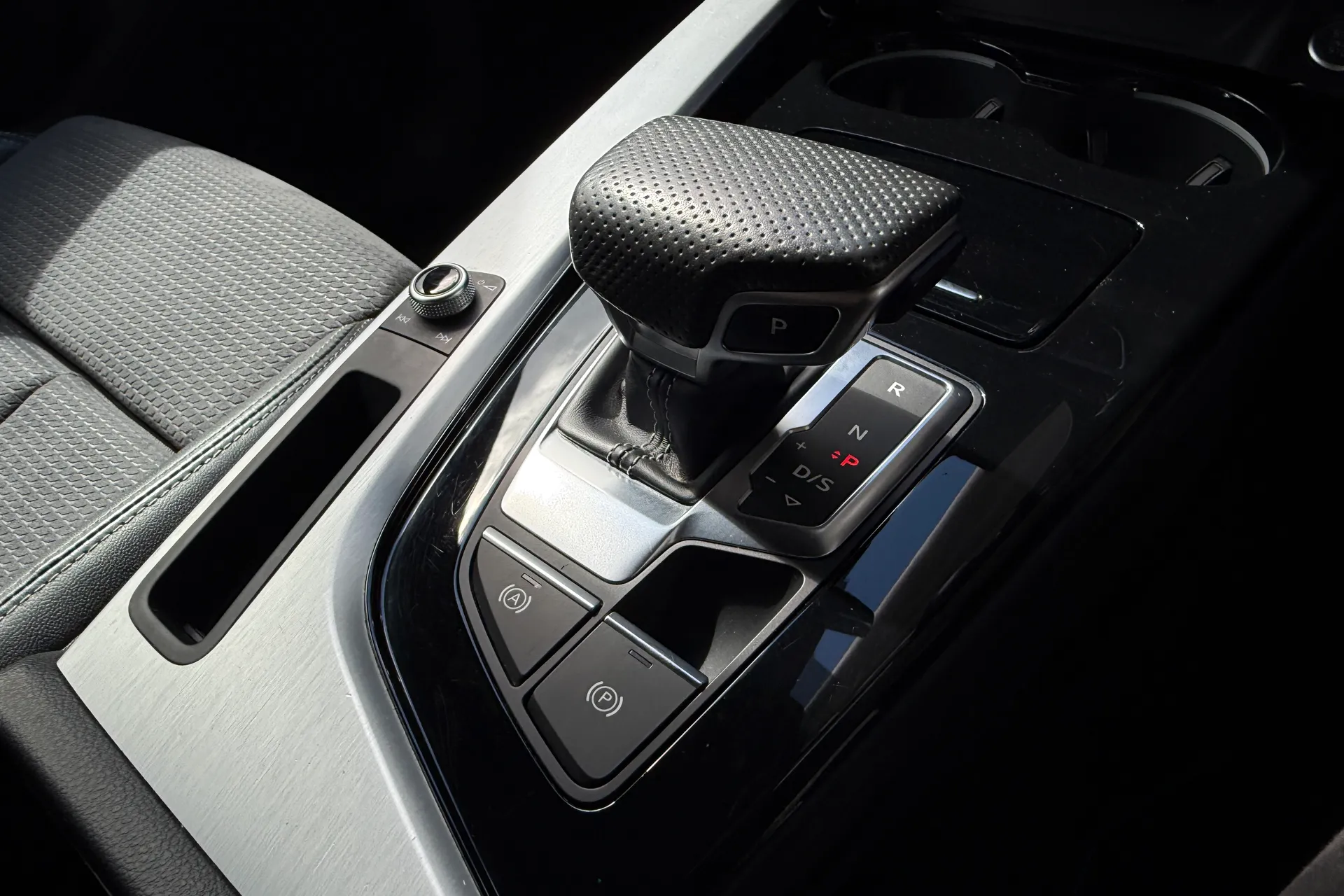 Audi A4 thumbnail image number 26