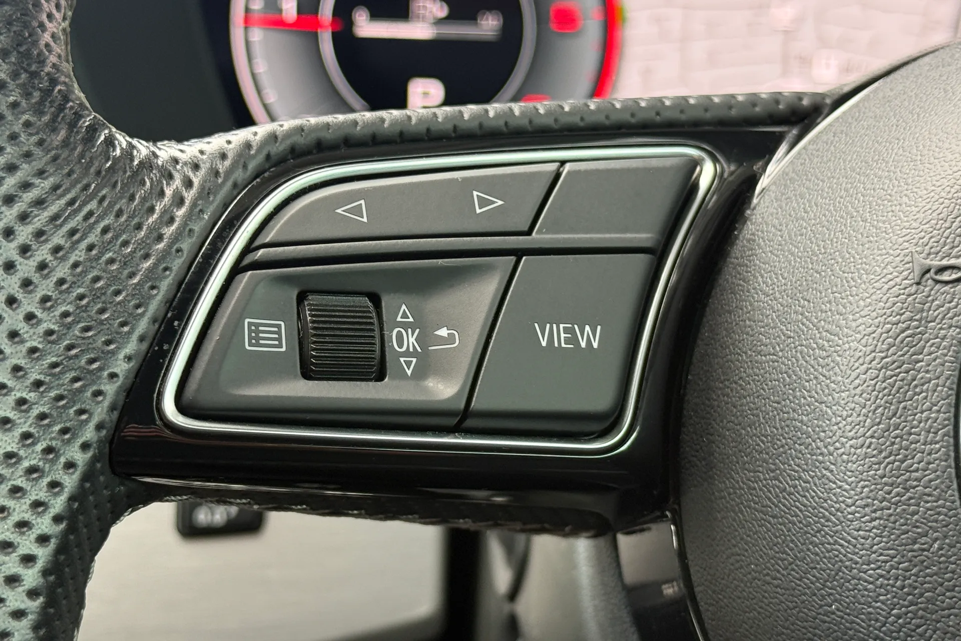 Audi A4 thumbnail image number 15