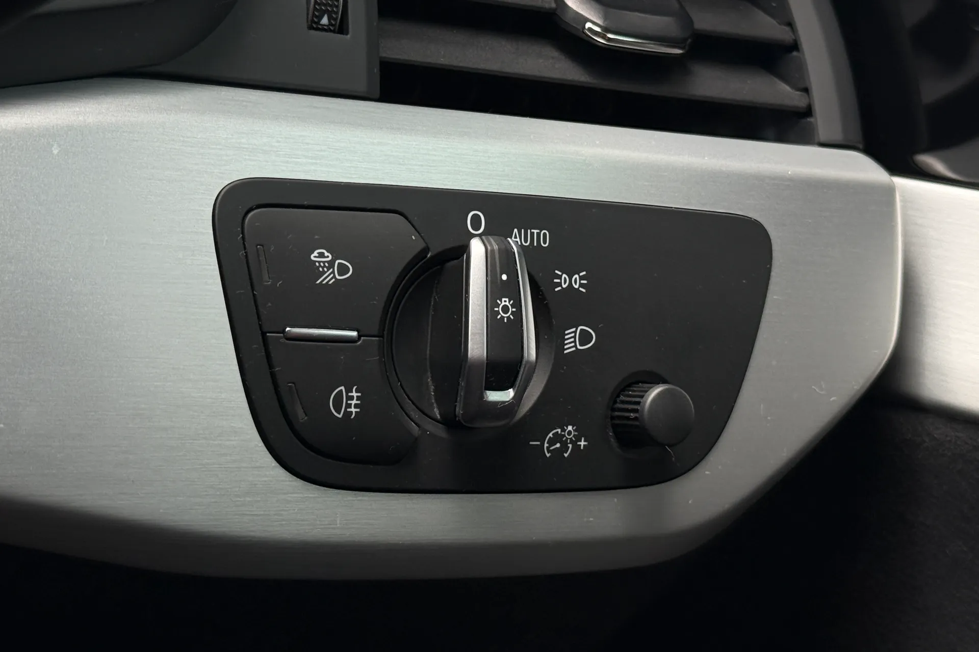 Audi A4 thumbnail image number 18