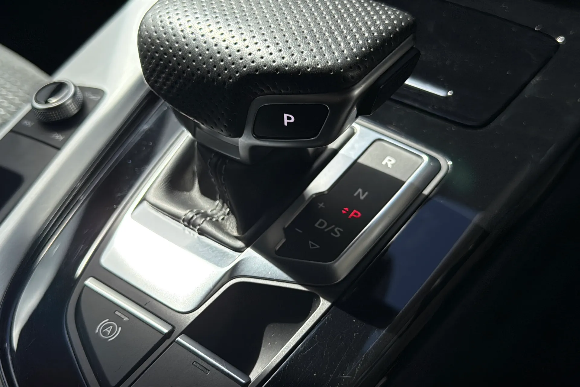 Audi A4 thumbnail image number 25