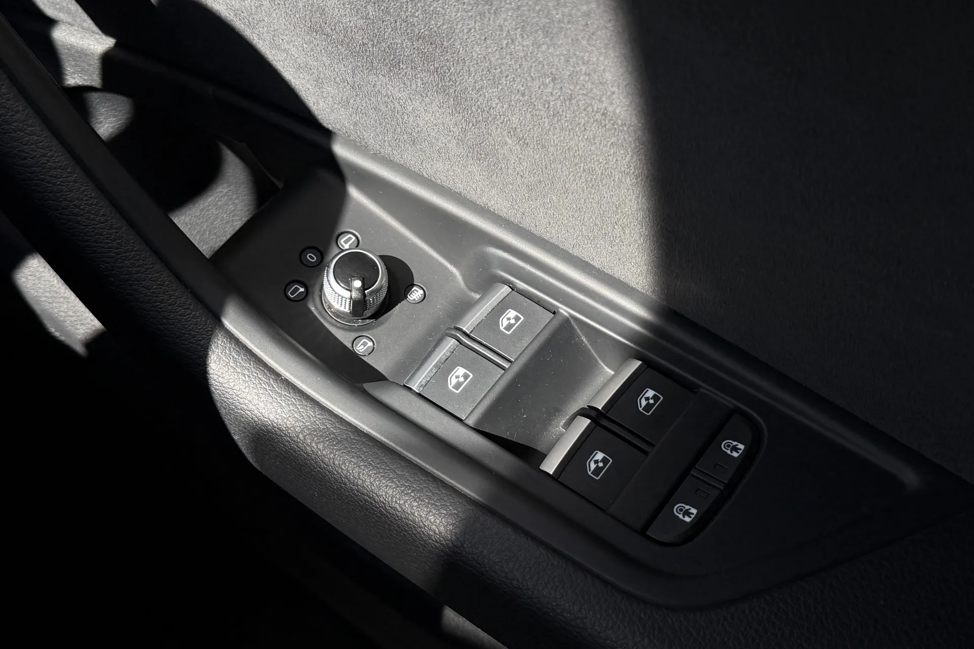 Audi A4 thumbnail image number 34