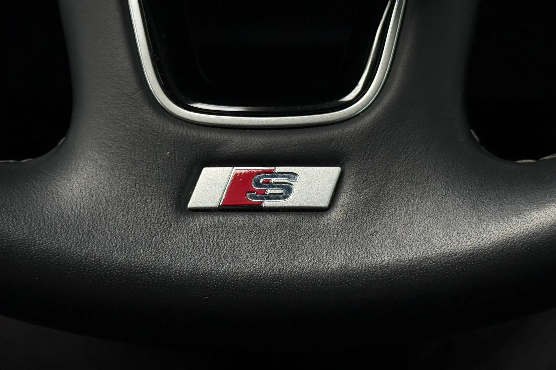 Audi A4 thumbnail image number 17