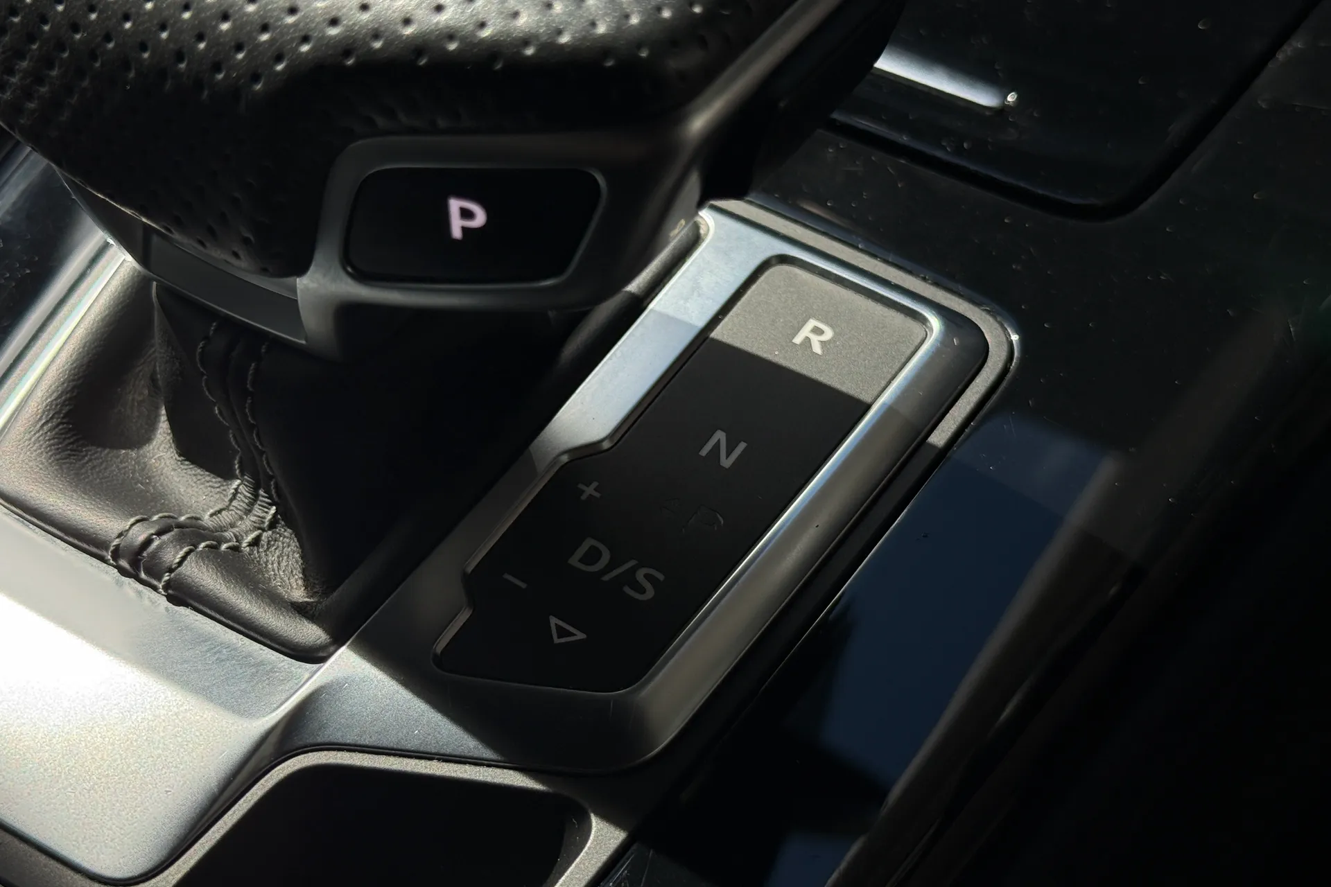 Audi A4 thumbnail image number 27