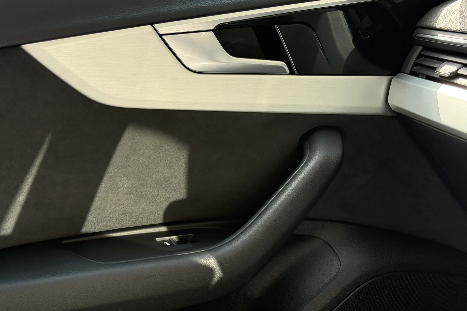 Audi A4 thumbnail image number 30