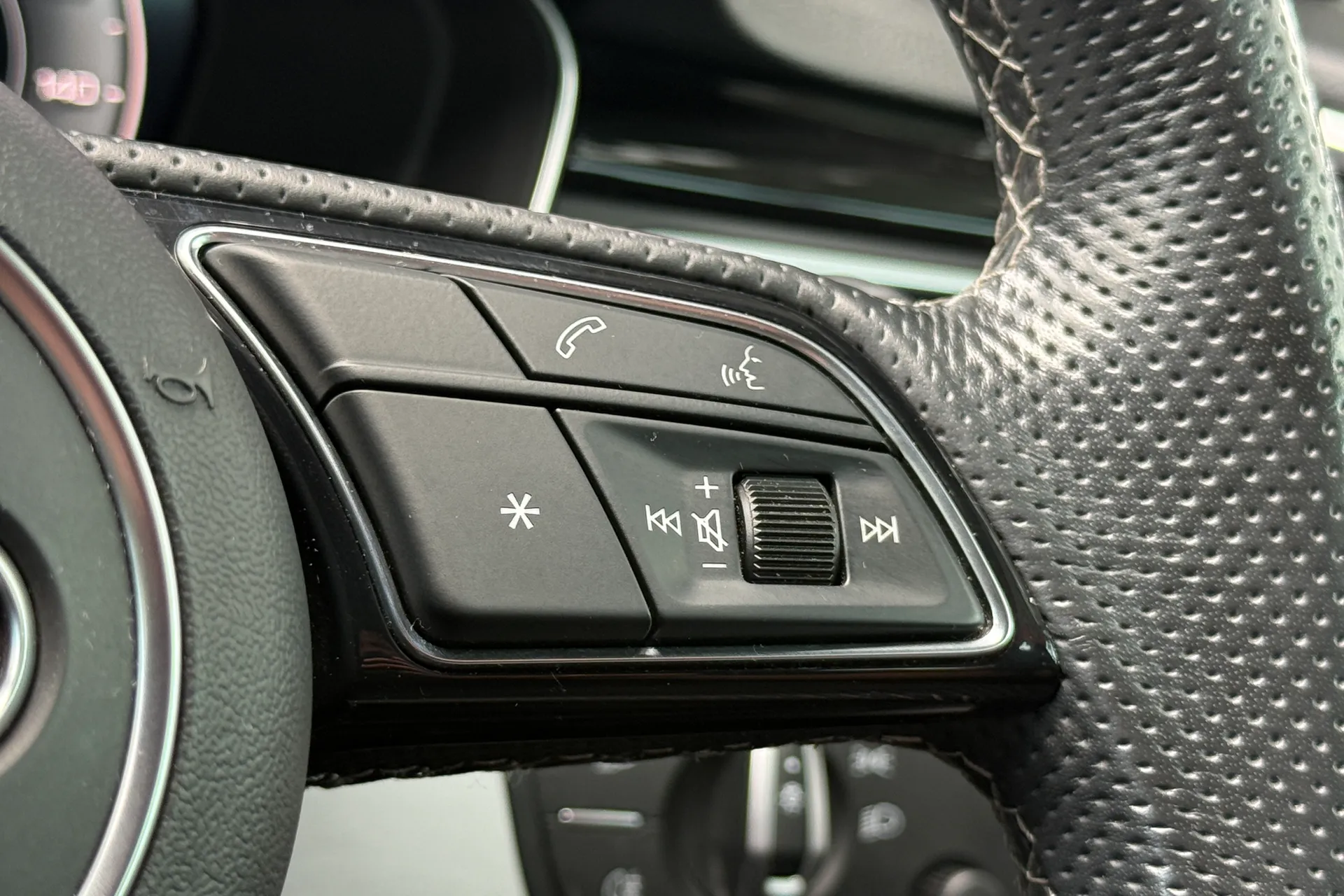 Audi A4 thumbnail image number 16